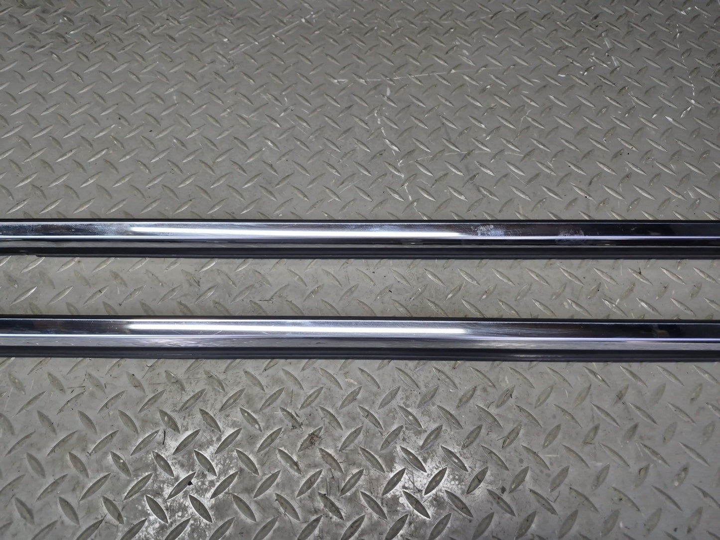 01-06 Lexus UCF30L LS430 Front Right & Left Door Weatherstrip Molding OEM