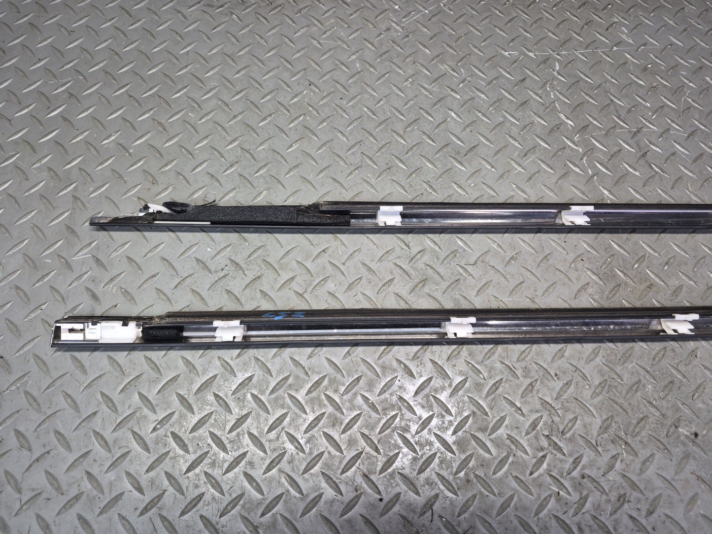 01-06 Lexus UCF30L LS430 Front Right & Left Door Weatherstrip Molding OEM