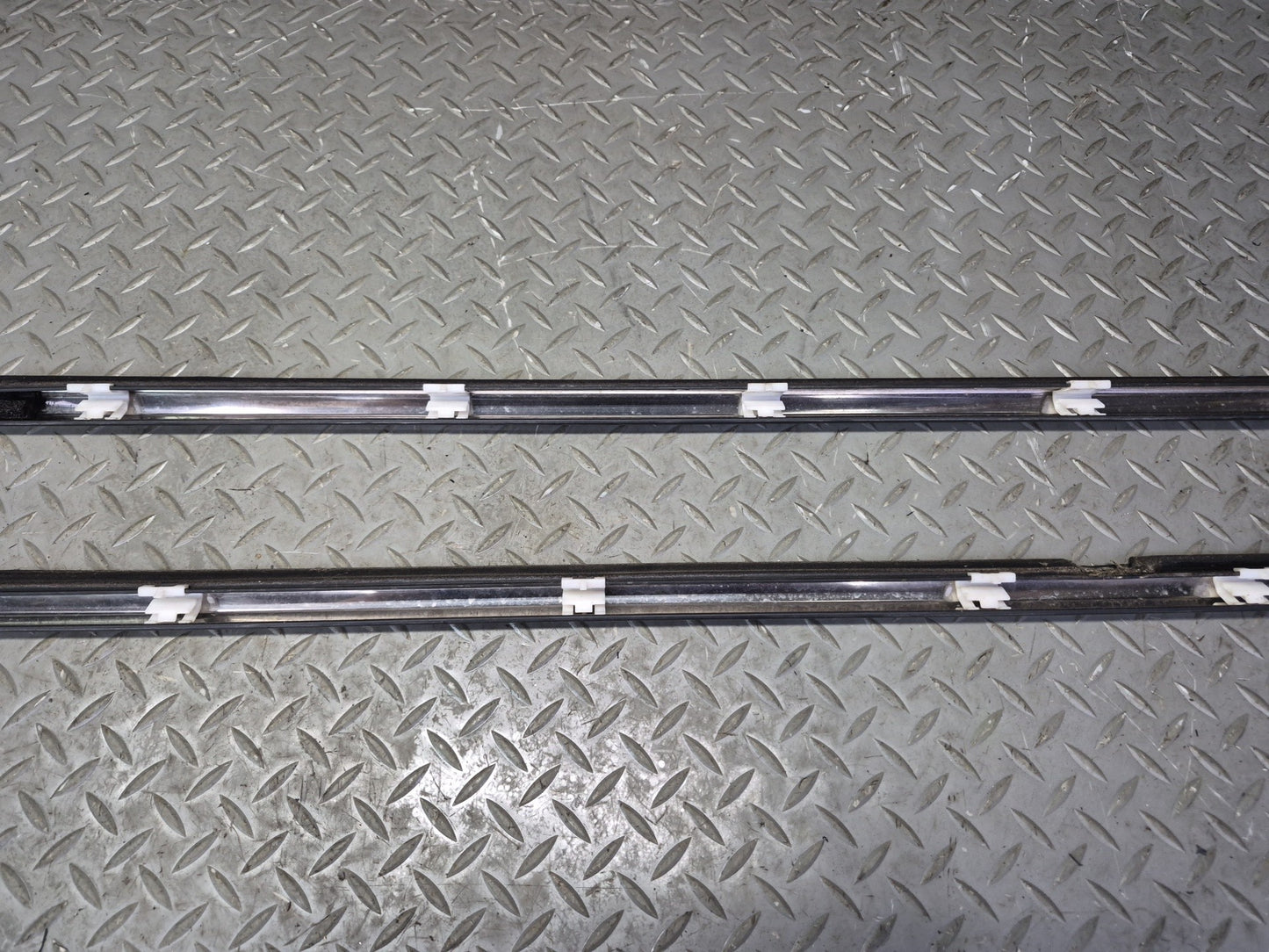 01-06 Lexus UCF30L LS430 Front Right & Left Door Weatherstrip Molding OEM