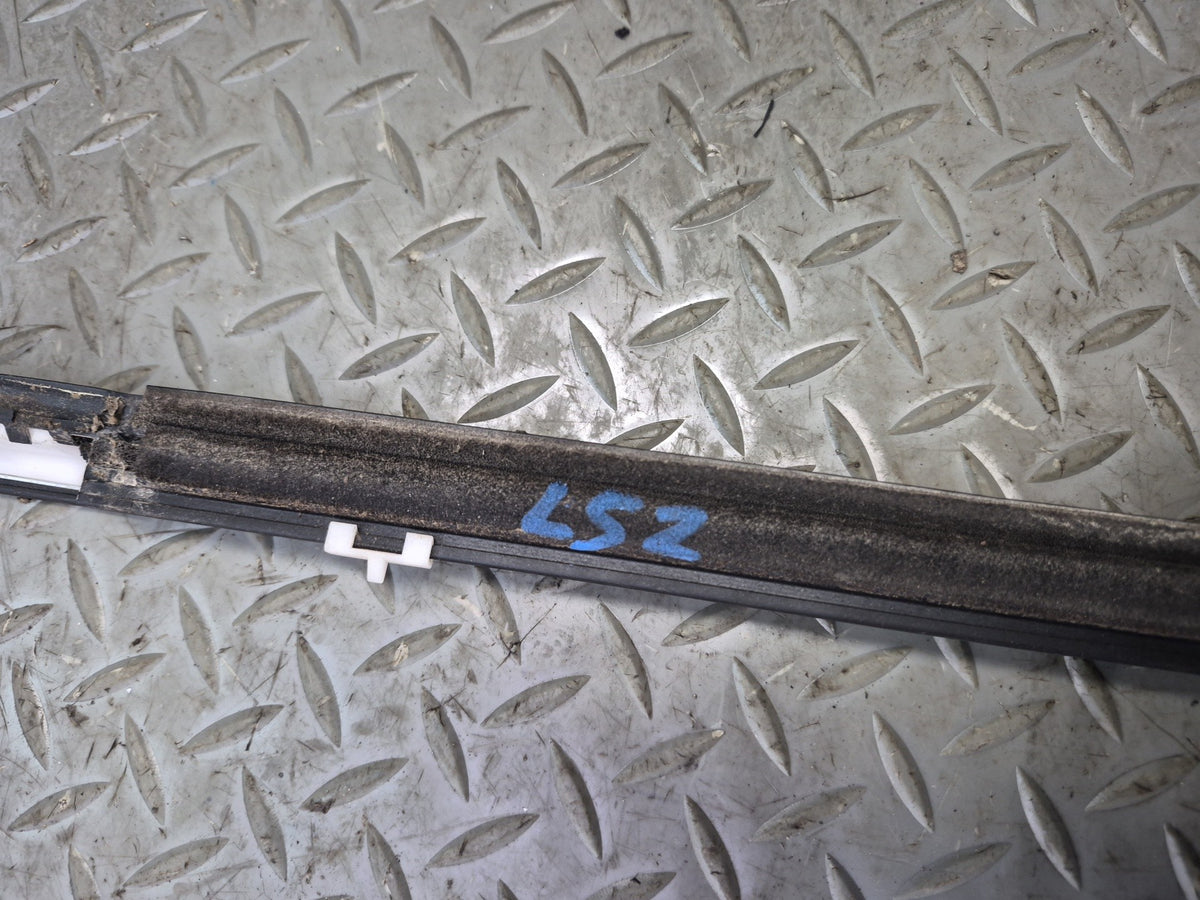 01-06 Lexus UCF30L LS430 Front Right & Left Door Weatherstrip Molding OEM
