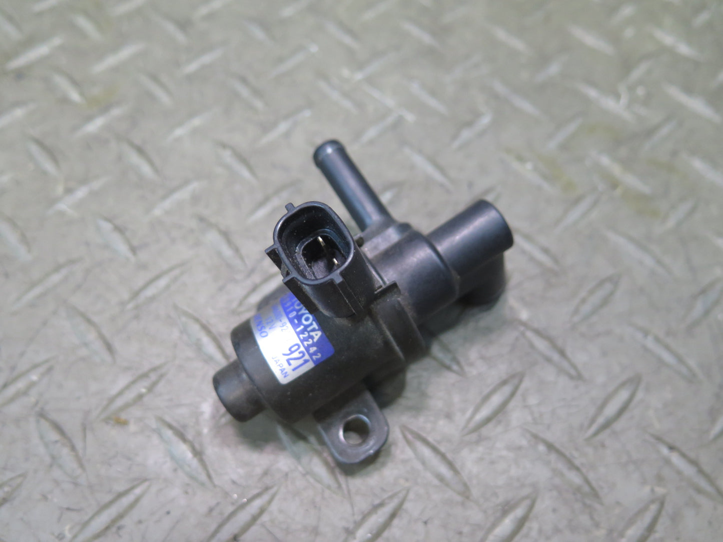 01-06 Lexus UCF30L LS430 Vacuum Valve Switch 90910-12242 OEM