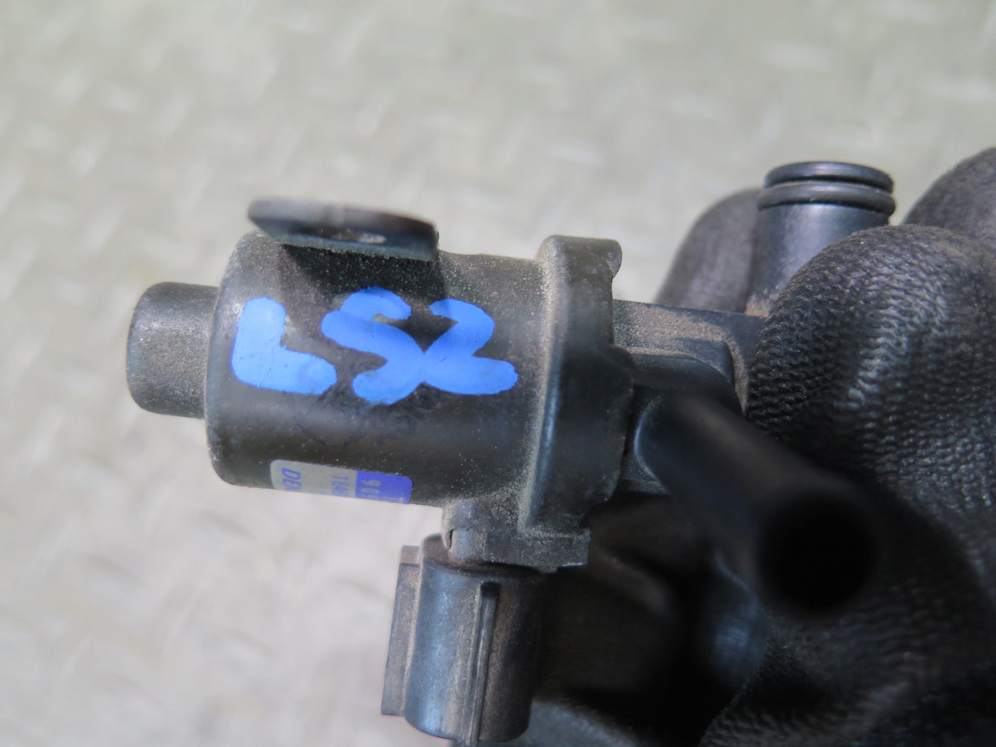 01-06 Lexus UCF30L LS430 Vacuum Valve Switch 90910-12242 OEM