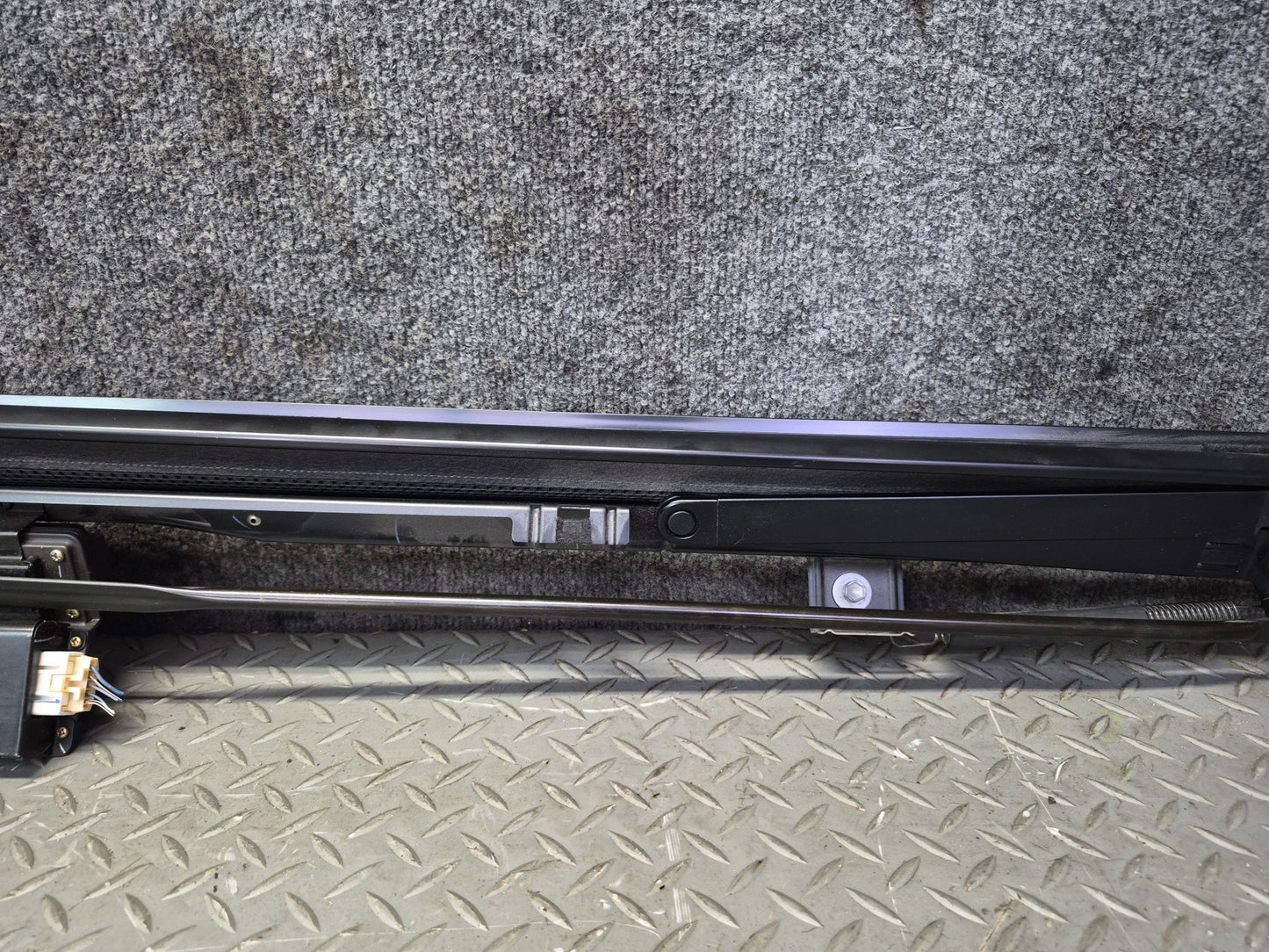 01-03 Lexus UCF30L LS430 Rear Back Glass Window Power Sunshade 64350-50010 OEM