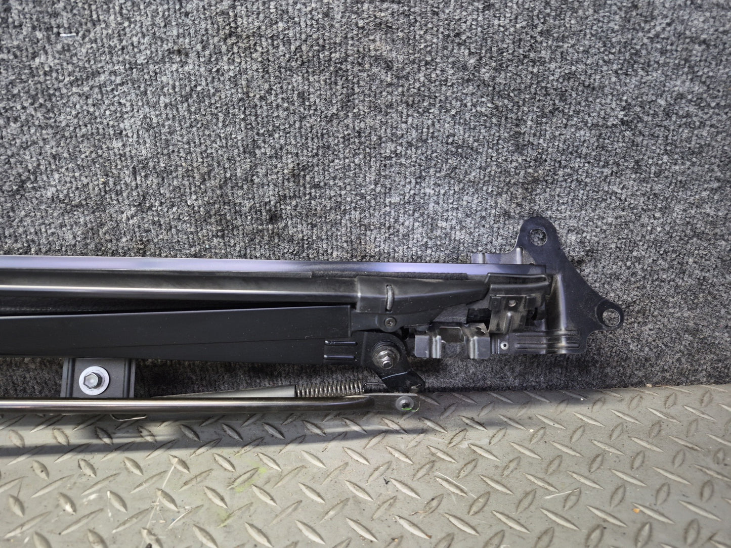 01-03 Lexus UCF30L LS430 Rear Back Glass Window Power Sunshade 64350-50010 OEM