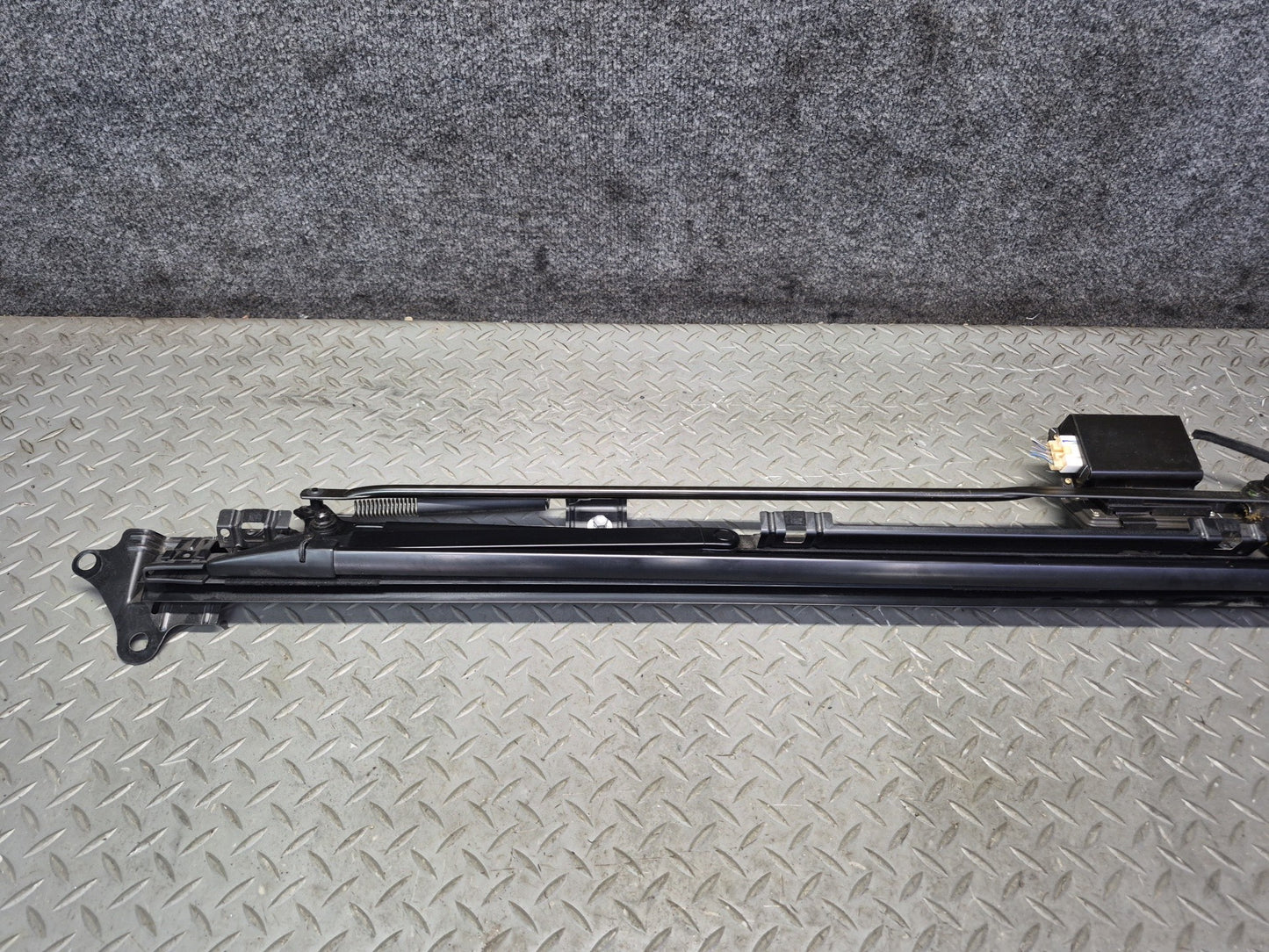 01-03 Lexus UCF30L LS430 Rear Back Glass Window Power Sunshade 64350-50010 OEM