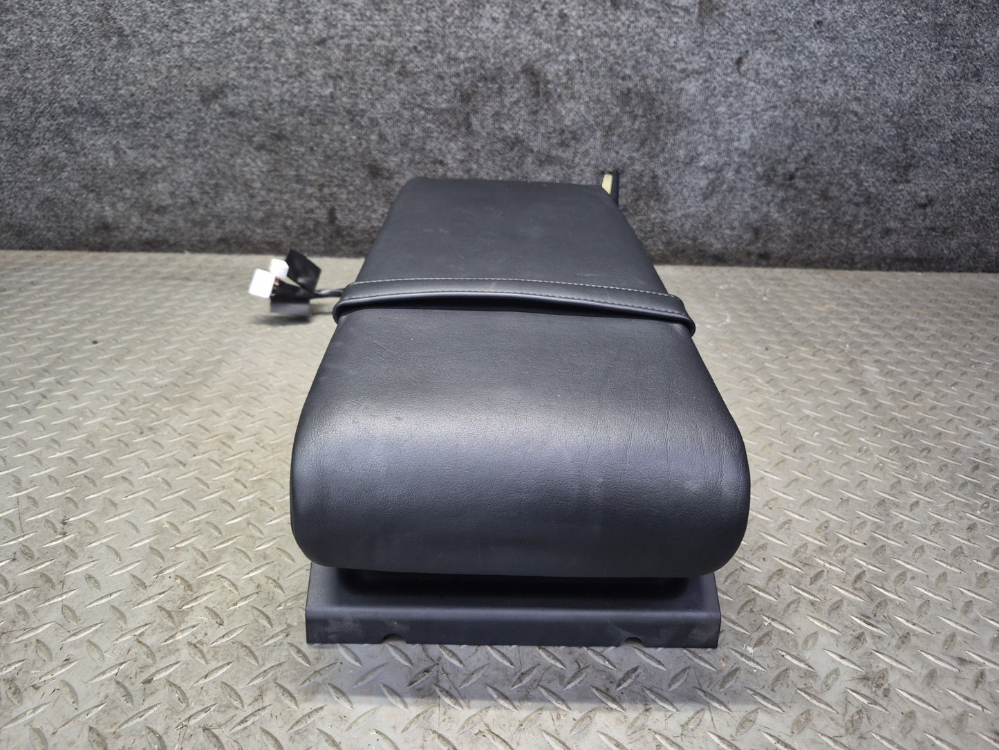 01-03 Lexus UCF30L LS430 Rear Seat Center Armrest w Audio AC Control Black OEM