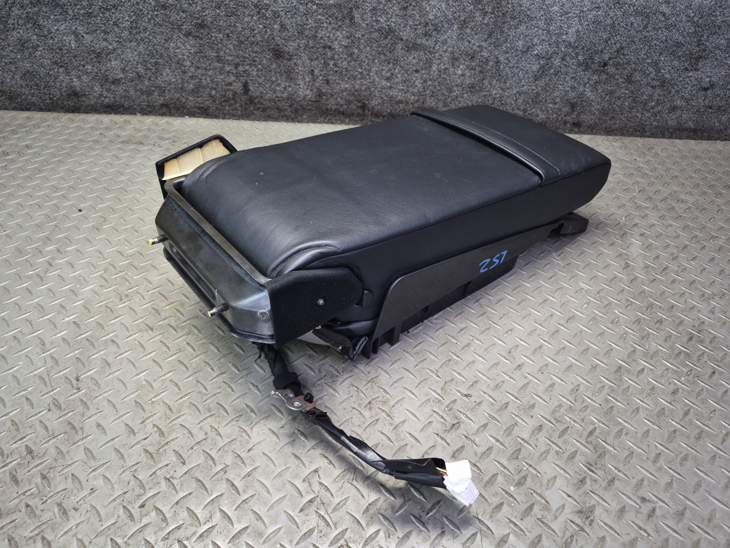 01-03 Lexus UCF30L LS430 Rear Seat Center Armrest w Audio AC Control Black OEM