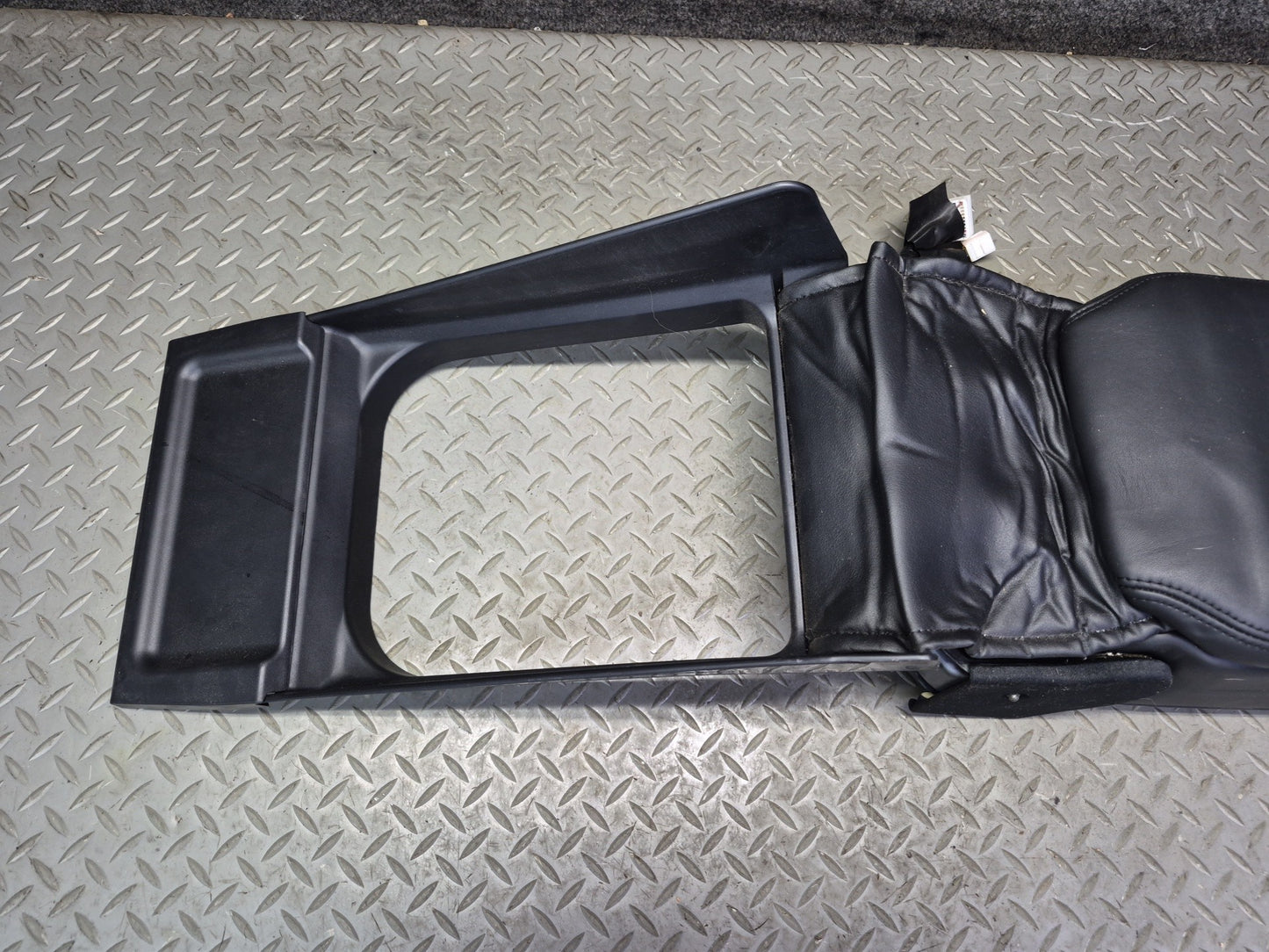 01-03 Lexus UCF30L LS430 Rear Seat Center Armrest w Audio AC Control Black OEM