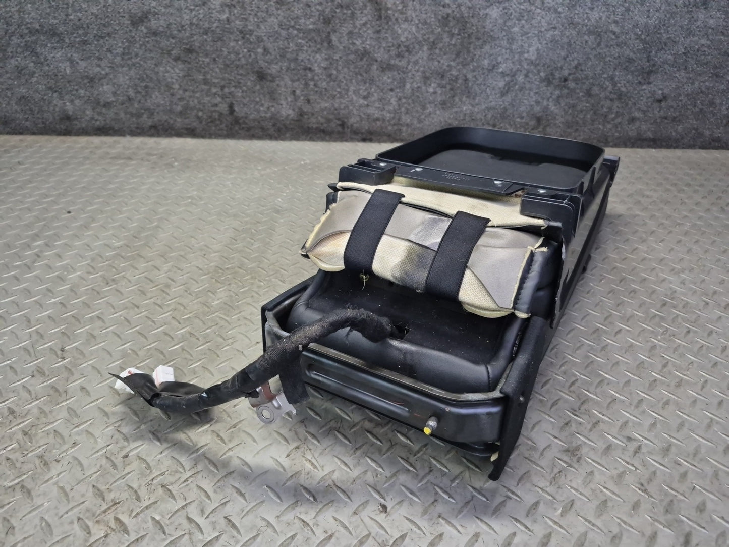 01-03 Lexus UCF30L LS430 Rear Seat Center Armrest w Audio AC Control Black OEM