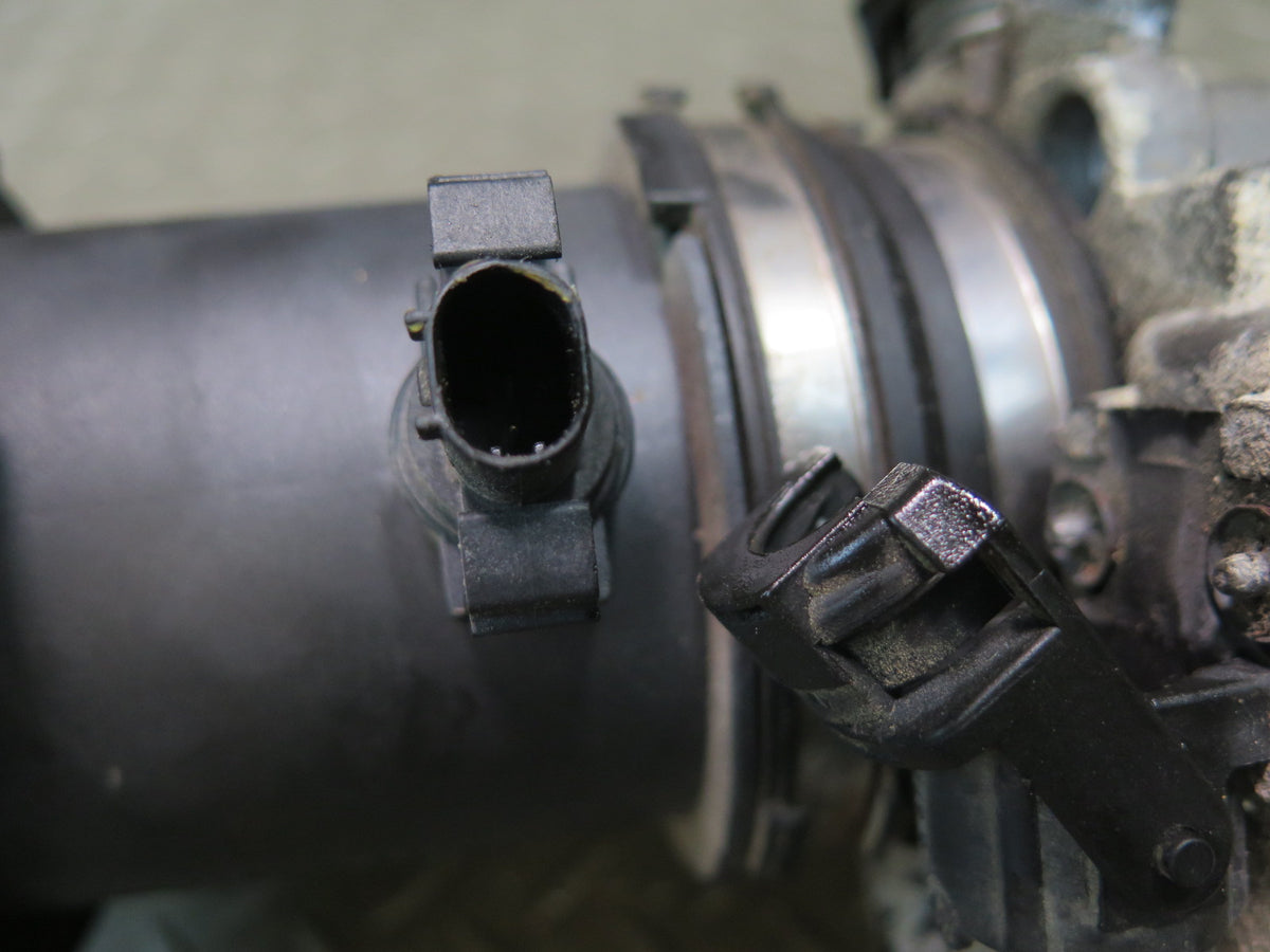 96-98 Mercedes R129 SL500 M119 Mass Air Flow Meter MAF Sensor w Throttle Body