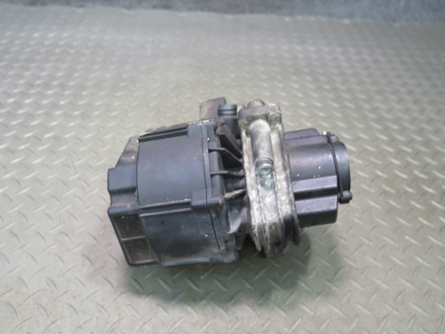 96-98 Mercedes R129 SL500 Secondary Air Injection Smog Pump OEM