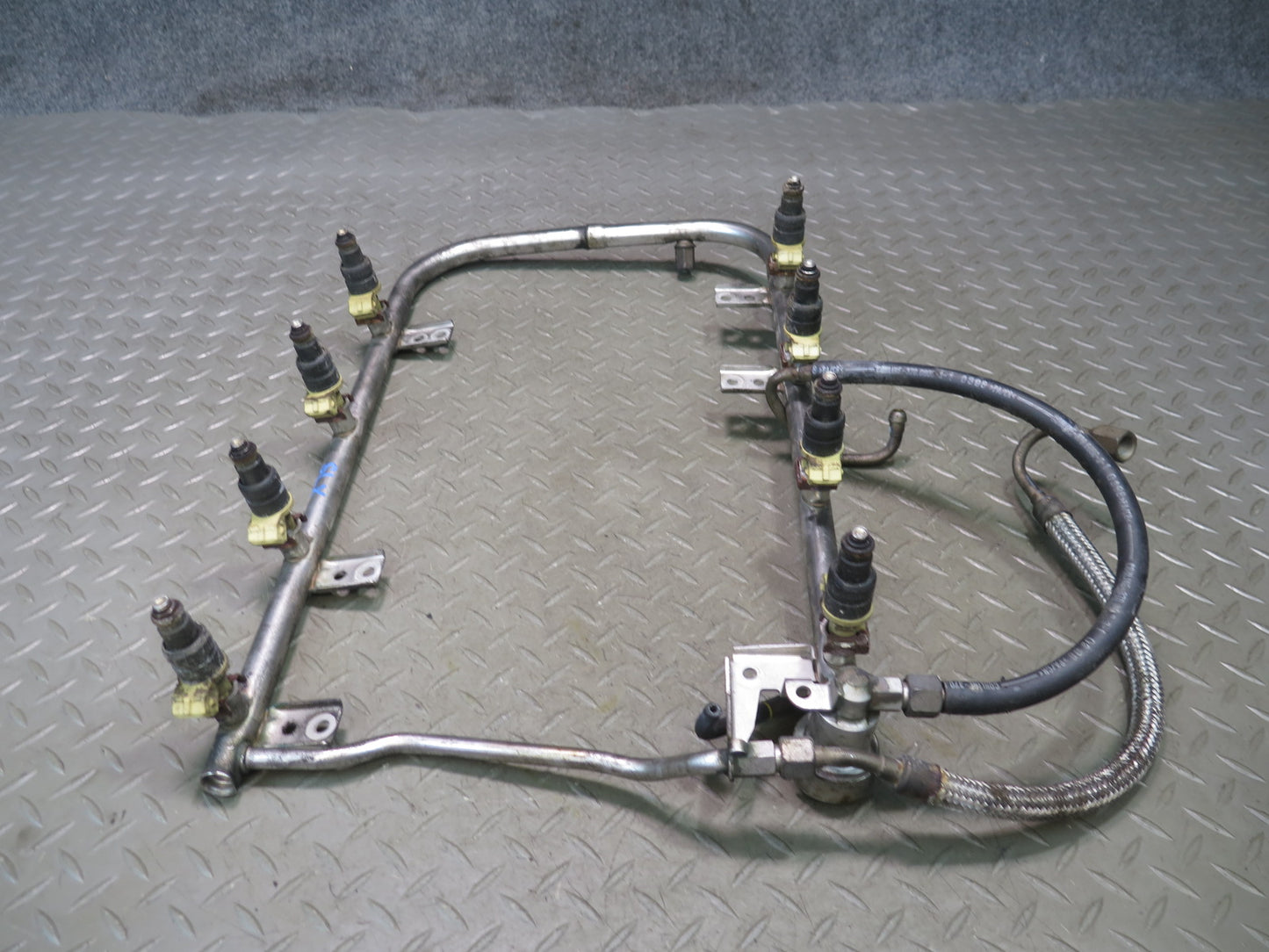 96-98 Mercedes R129 SL500 M119 Engine Fuel Rail Injector Set OEM