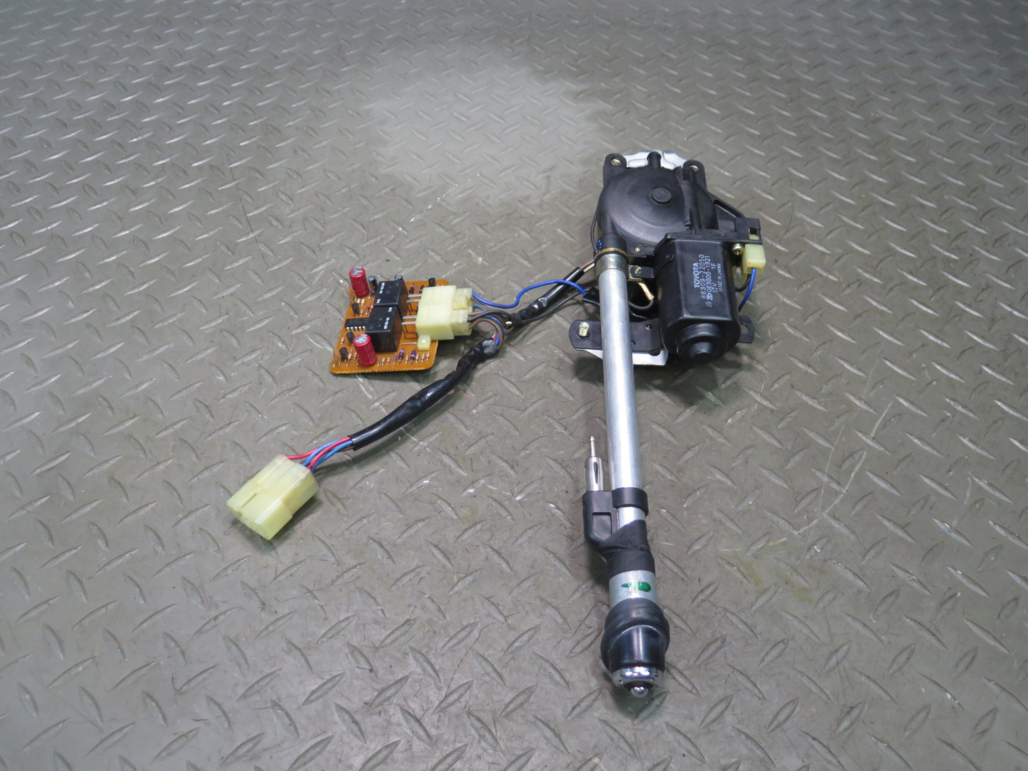 84-88 Toyota Cressida MX73 Sedan Radio Power Antenna w Motor Assembly Damaged