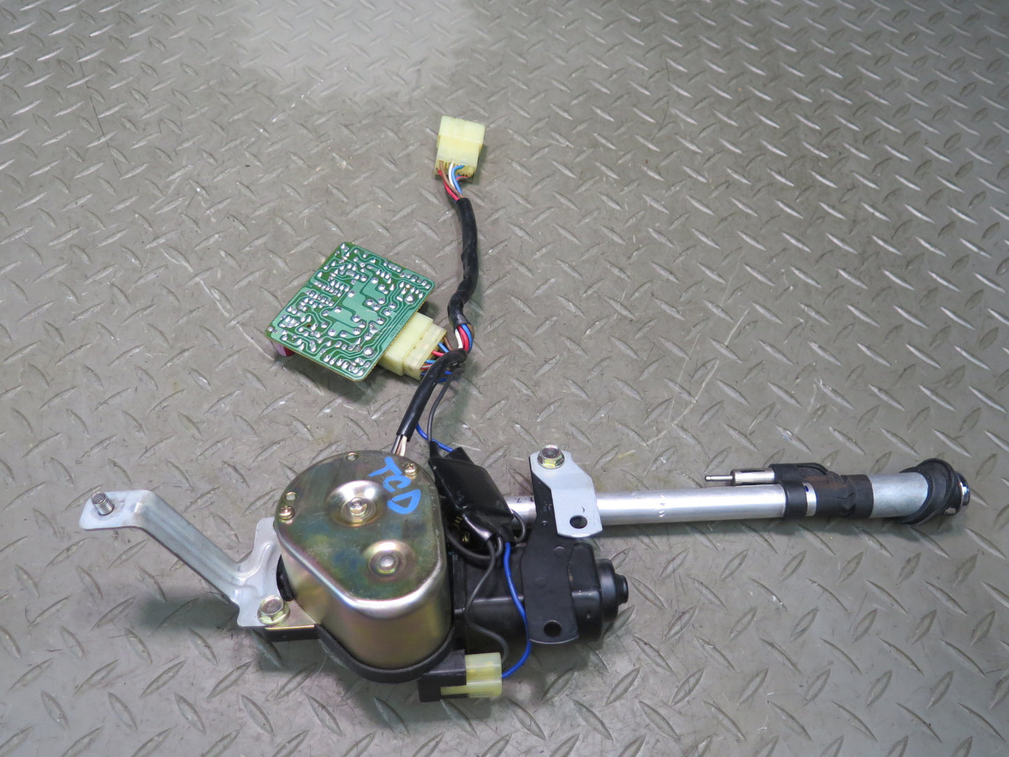 84-88 Toyota Cressida MX73 Sedan Radio Power Antenna w Motor Assembly Damaged