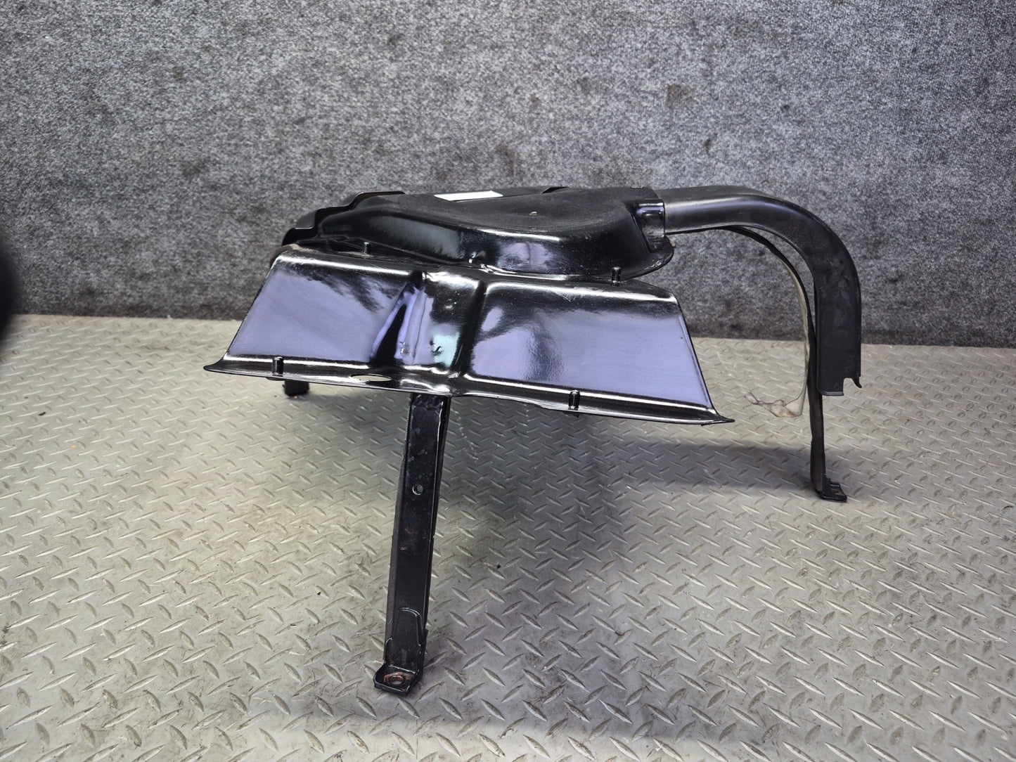 1984-1986 Porsche 928 Fuel Tank Mount Mounting Bracket Support
