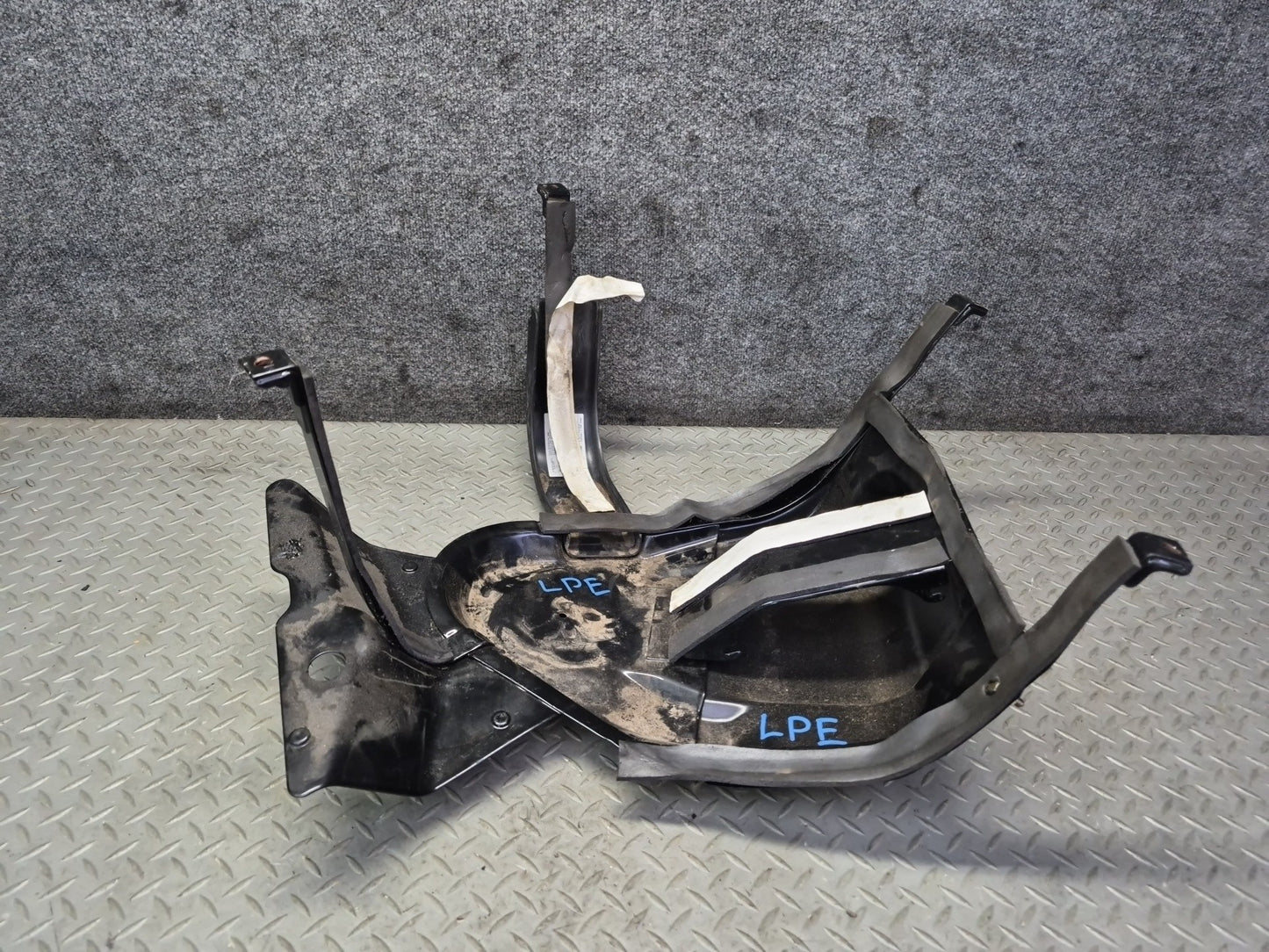1984-1986 Porsche 928 Fuel Tank Mount Mounting Bracket Support