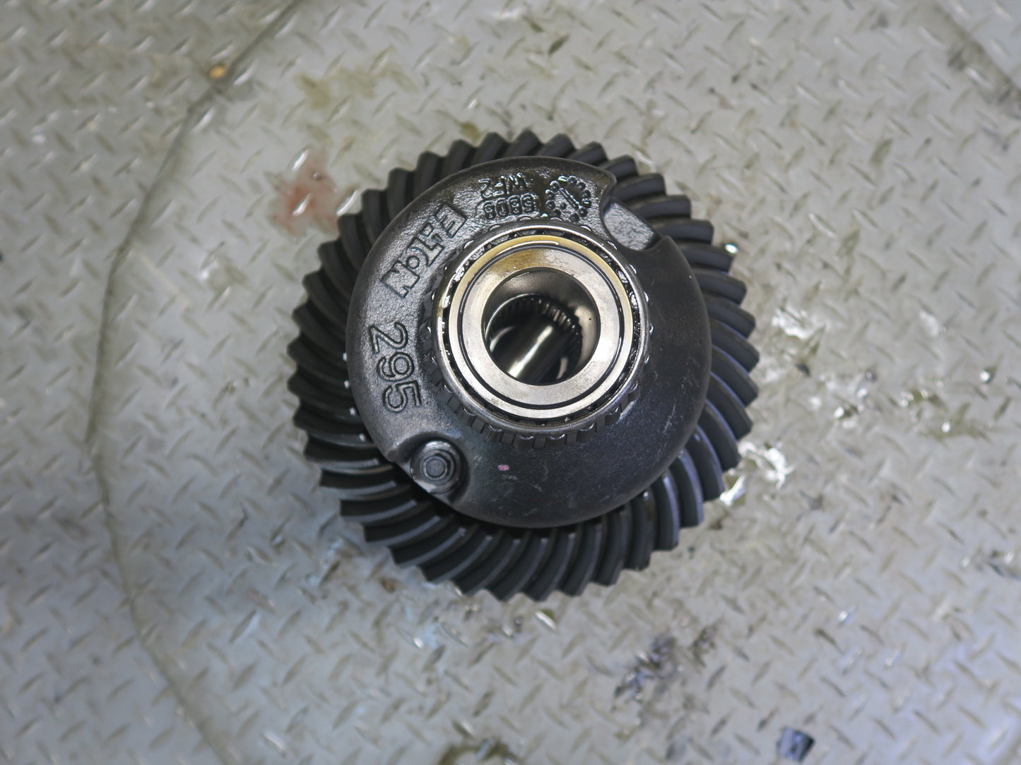 2003-2005 Hummer H2 Rear Differential 4.10 Ratio Ring & Pinion Gear Set