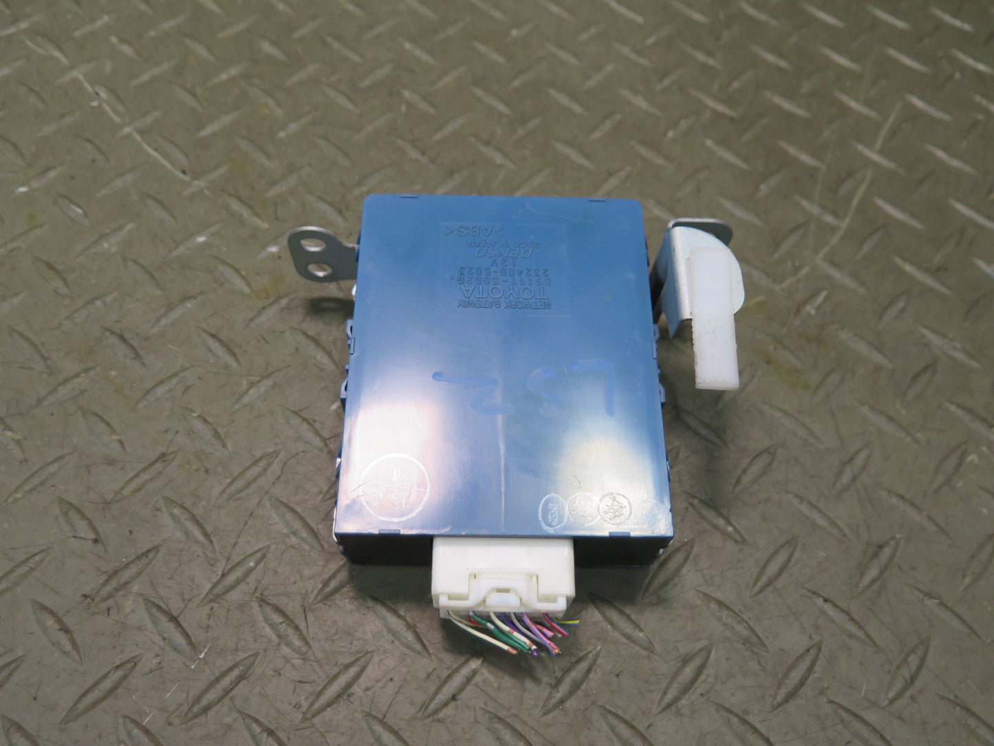 01-06 Lexus UCF30L LS430 Network Gateway Control Module 89111-50020 OEM