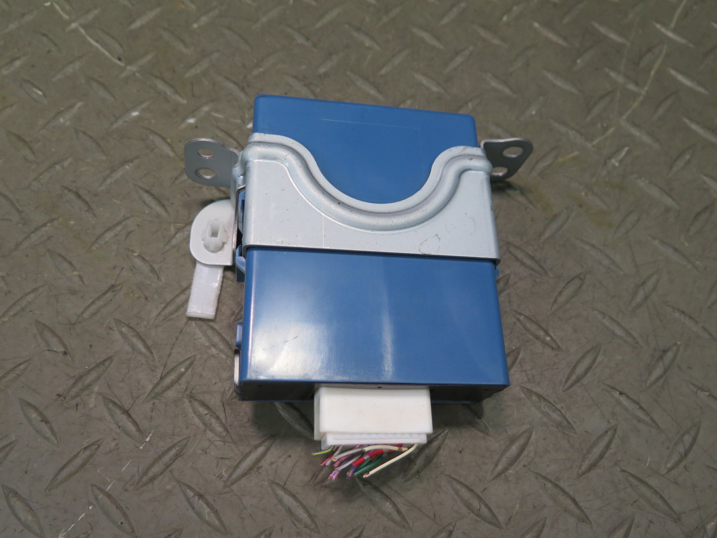 01-06 Lexus UCF30L LS430 Network Gateway Control Module 89111-50020 OEM