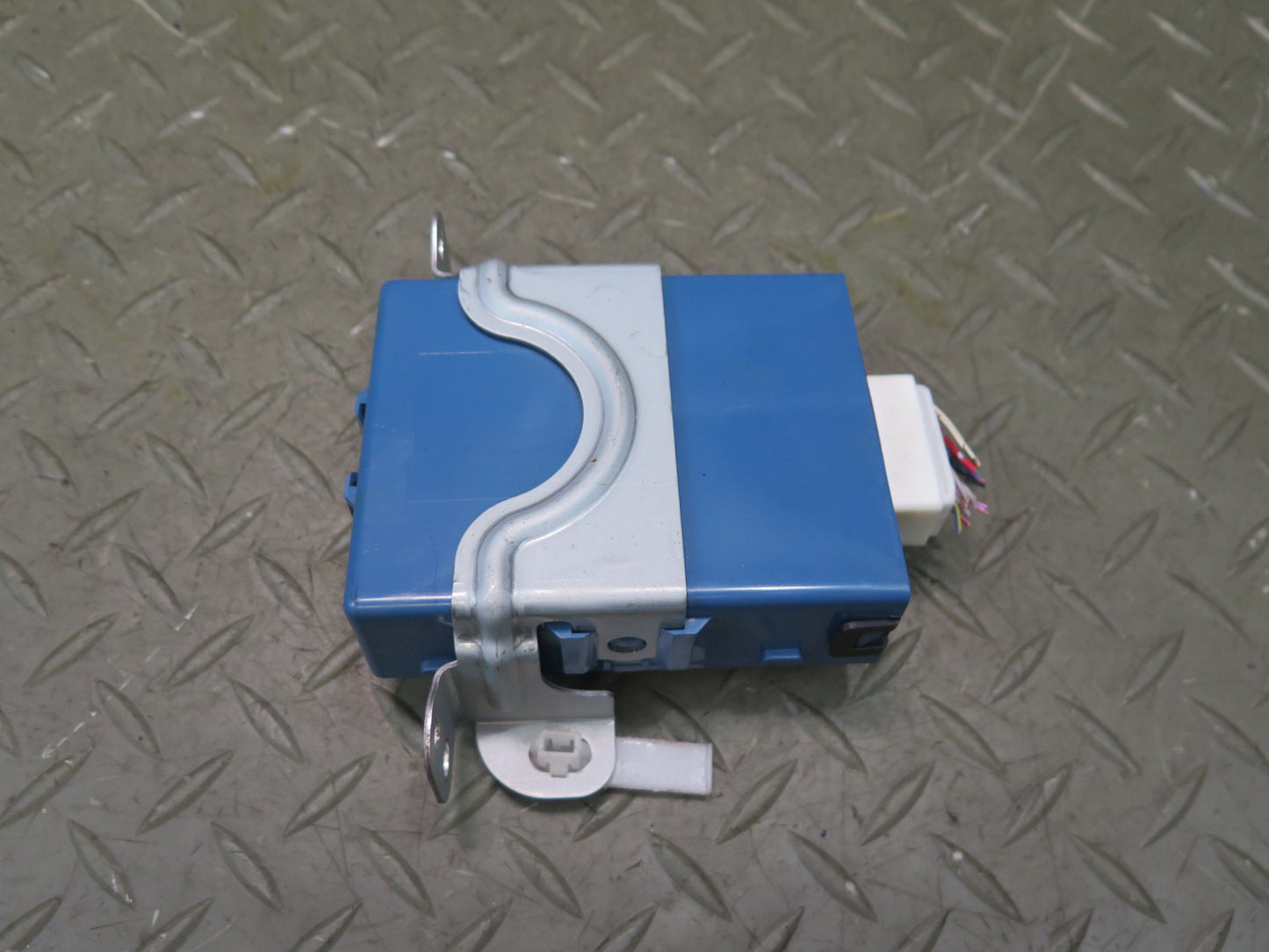 01-06 Lexus UCF30L LS430 Network Gateway Control Module 89111-50020 OEM