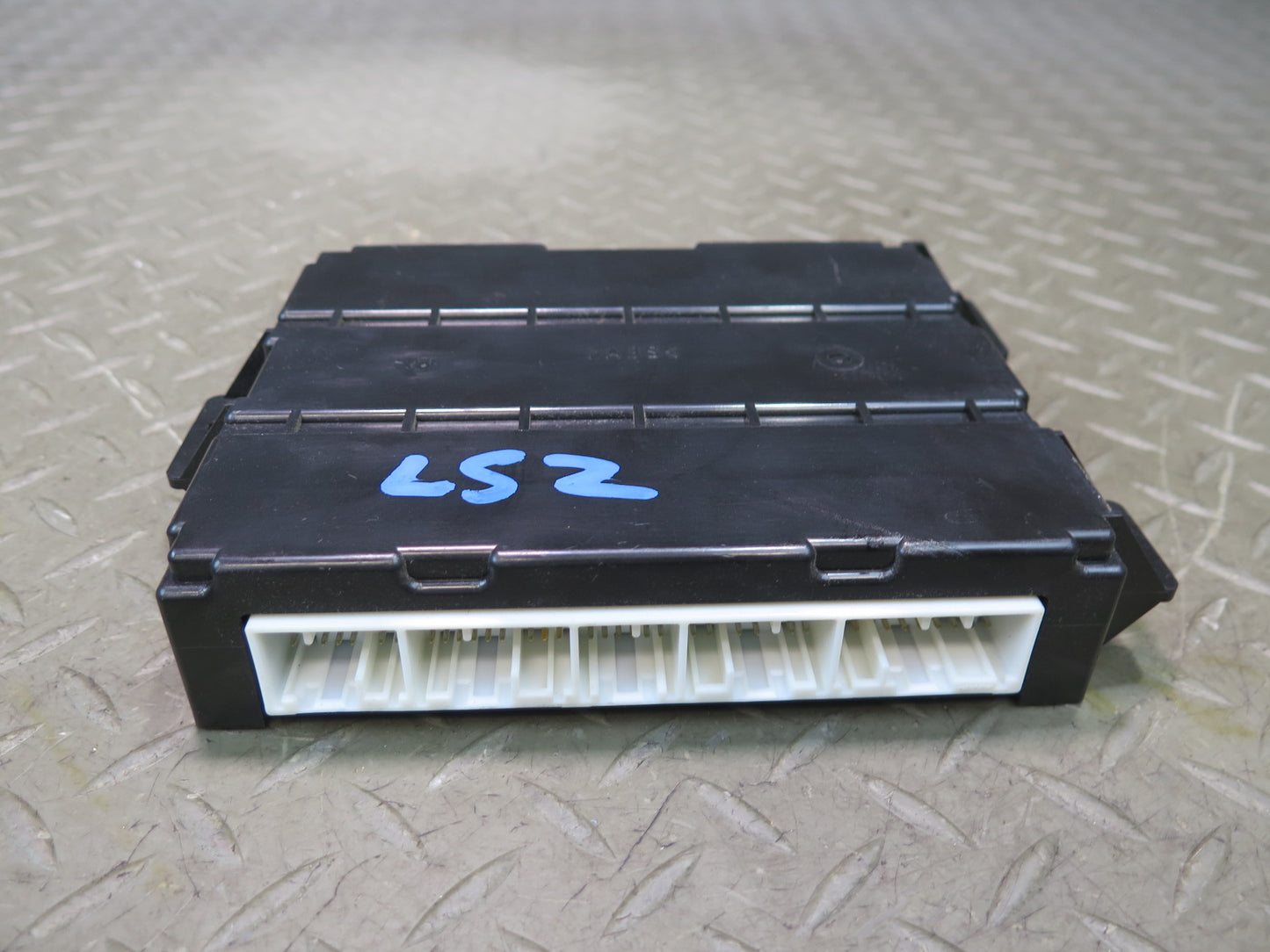 01-03 Lexus UCF30L LS430 Air Condition Amplifier Control Module 88650-50401 OEM