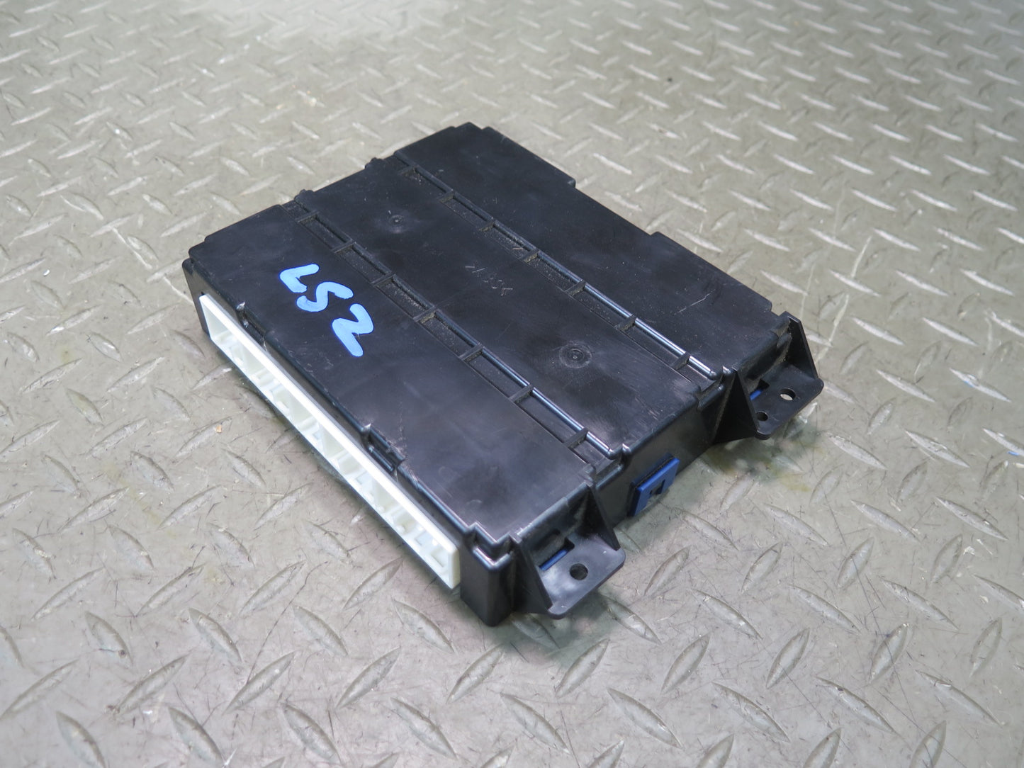 01-03 Lexus UCF30L LS430 Air Condition Amplifier Control Module 88650-50401 OEM