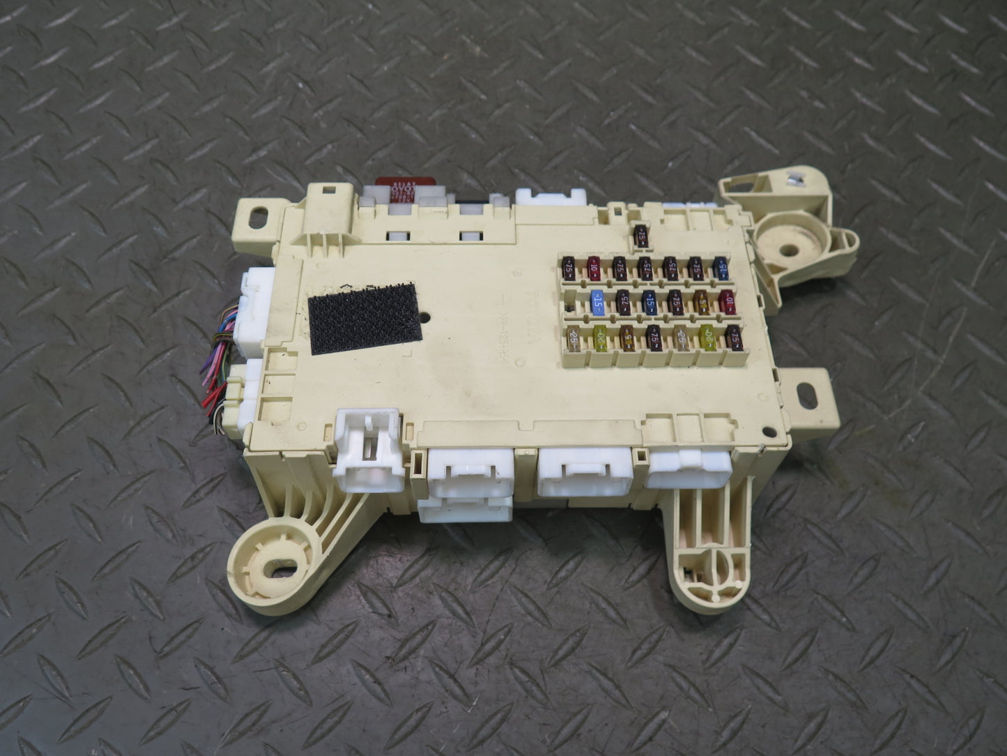 01-03 Lexus UCF30L LS430 Dash Right Fuse Relay Box Module 82730-50101 OEM
