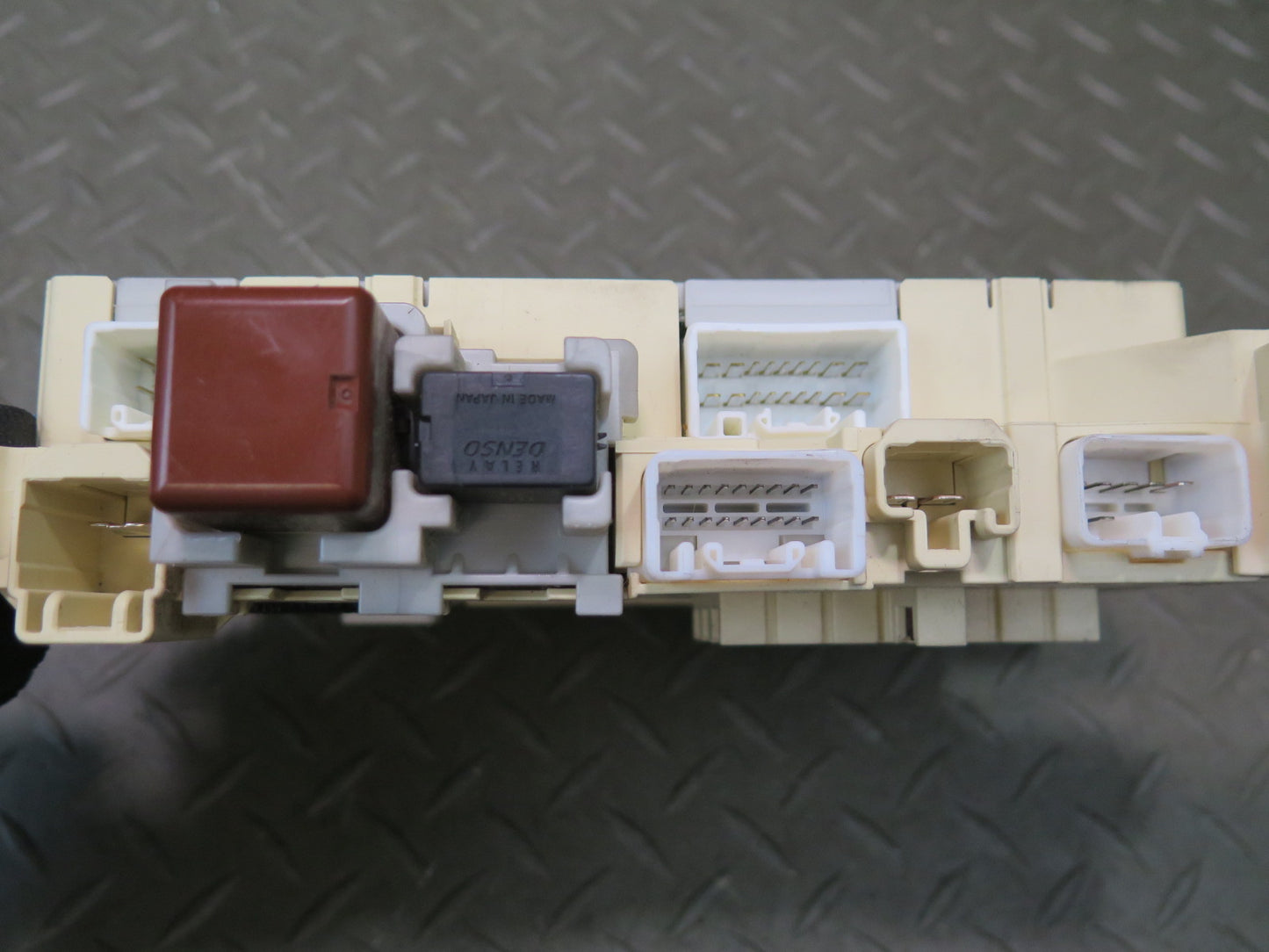 01-03 Lexus UCF30L LS430 Dash Right Fuse Relay Box Module 82730-50101 OEM