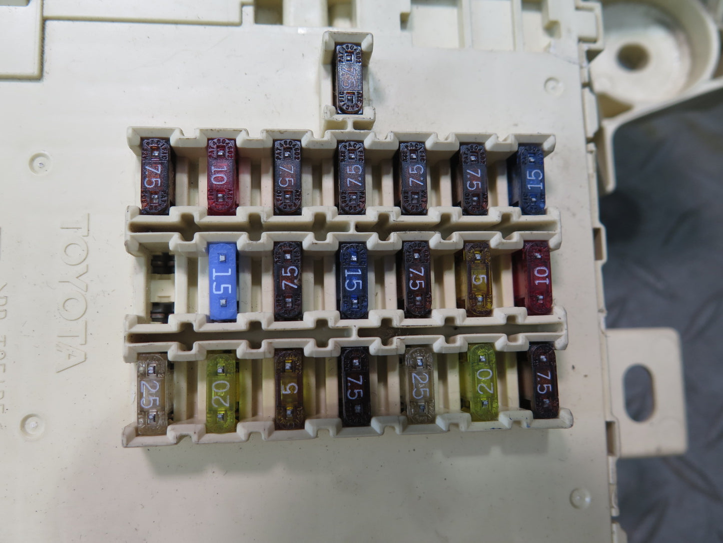 01-03 Lexus UCF30L LS430 Dash Right Fuse Relay Box Module 82730-50101 OEM