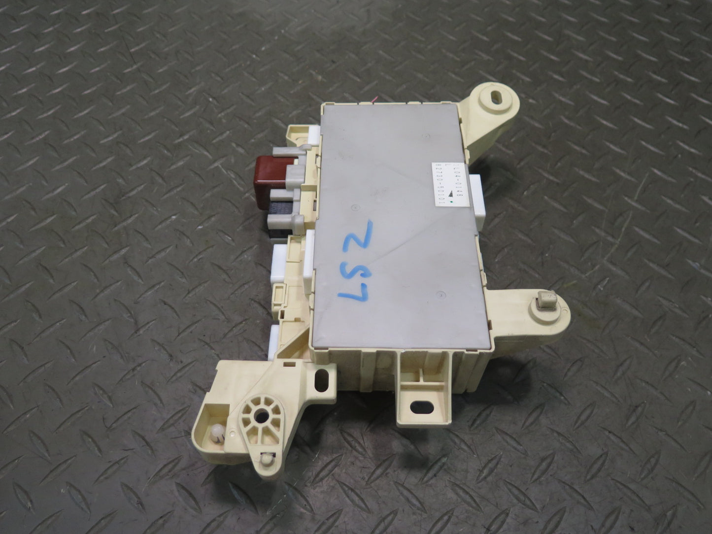 01-03 Lexus UCF30L LS430 Dash Right Fuse Relay Box Module 82730-50101 OEM