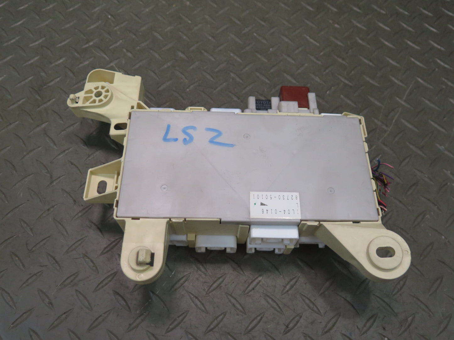 01-03 Lexus UCF30L LS430 Dash Right Fuse Relay Box Module 82730-50101 OEM