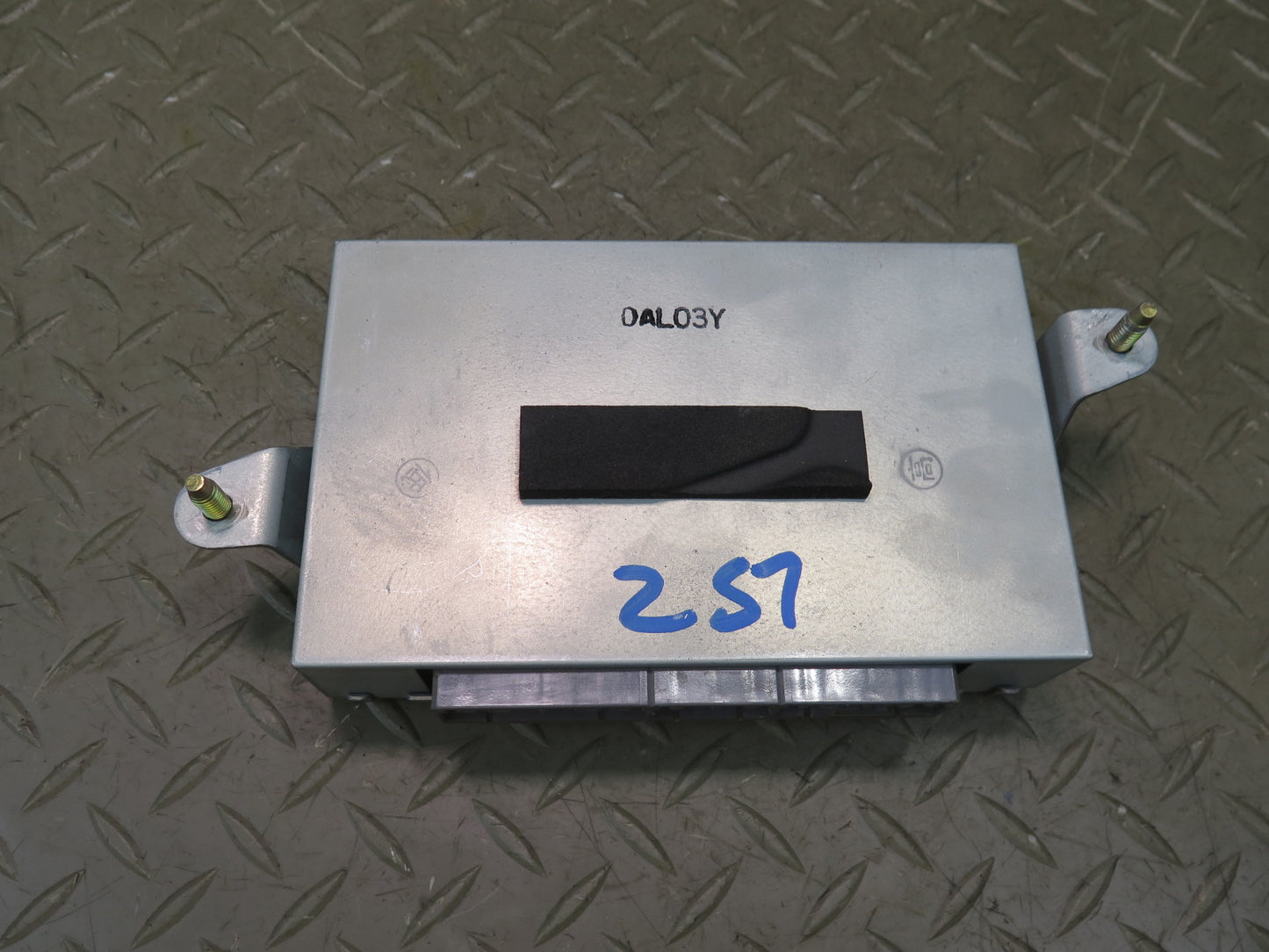 01-03 Lexus UCF30L LS430 Air Suspension Control Module 89293-50111 OEM