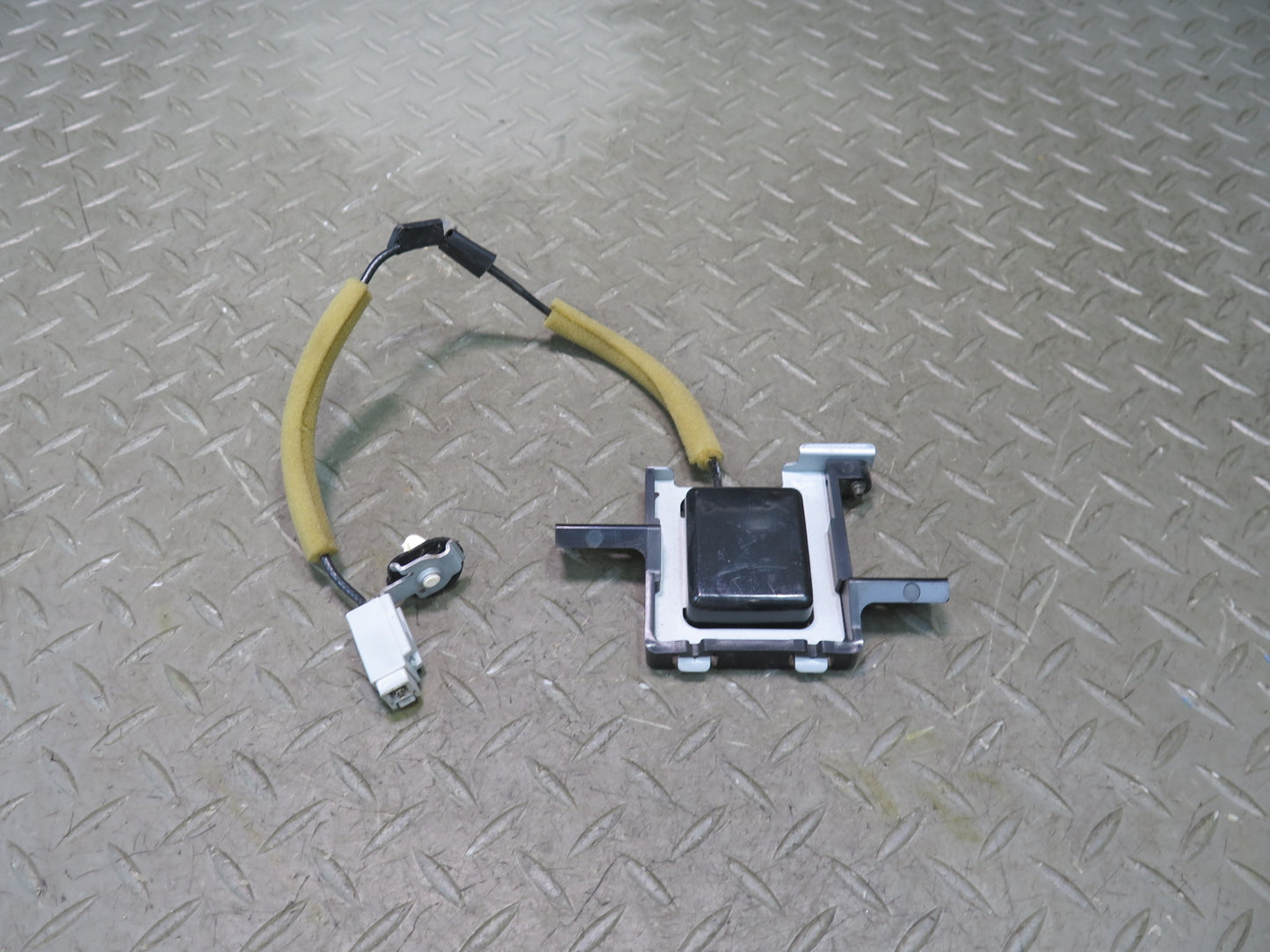01-03 Lexus UCF30L LS430 Navigation GPS Antenna Module OEM