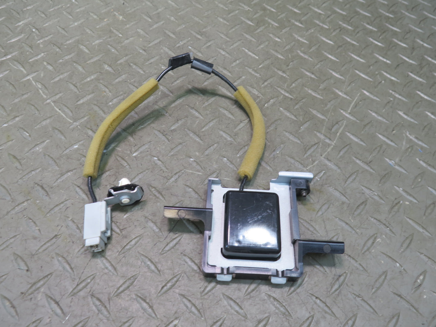 01-03 Lexus UCF30L LS430 Navigation GPS Antenna Module OEM
