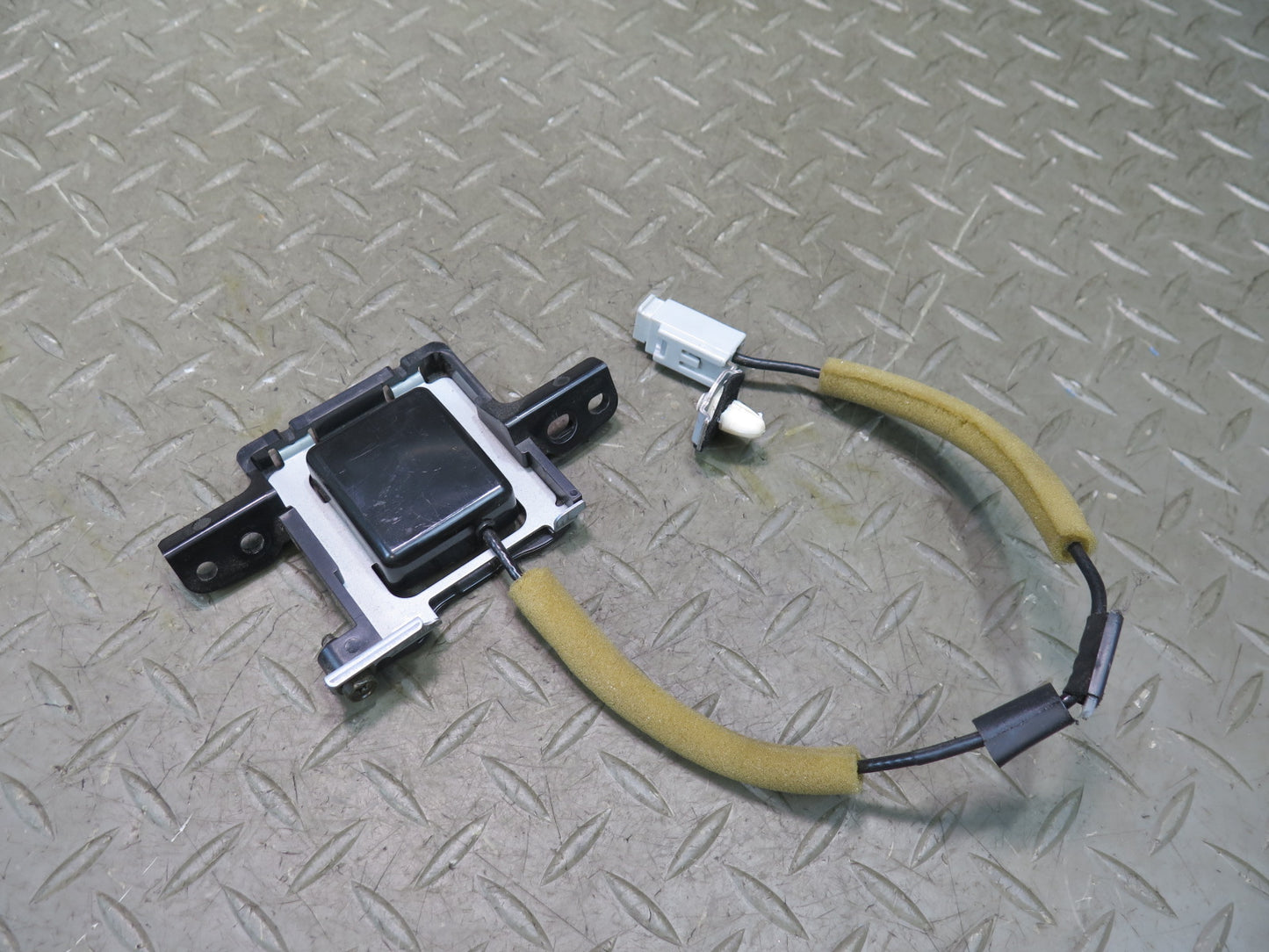 01-03 Lexus UCF30L LS430 Navigation GPS Antenna Module OEM