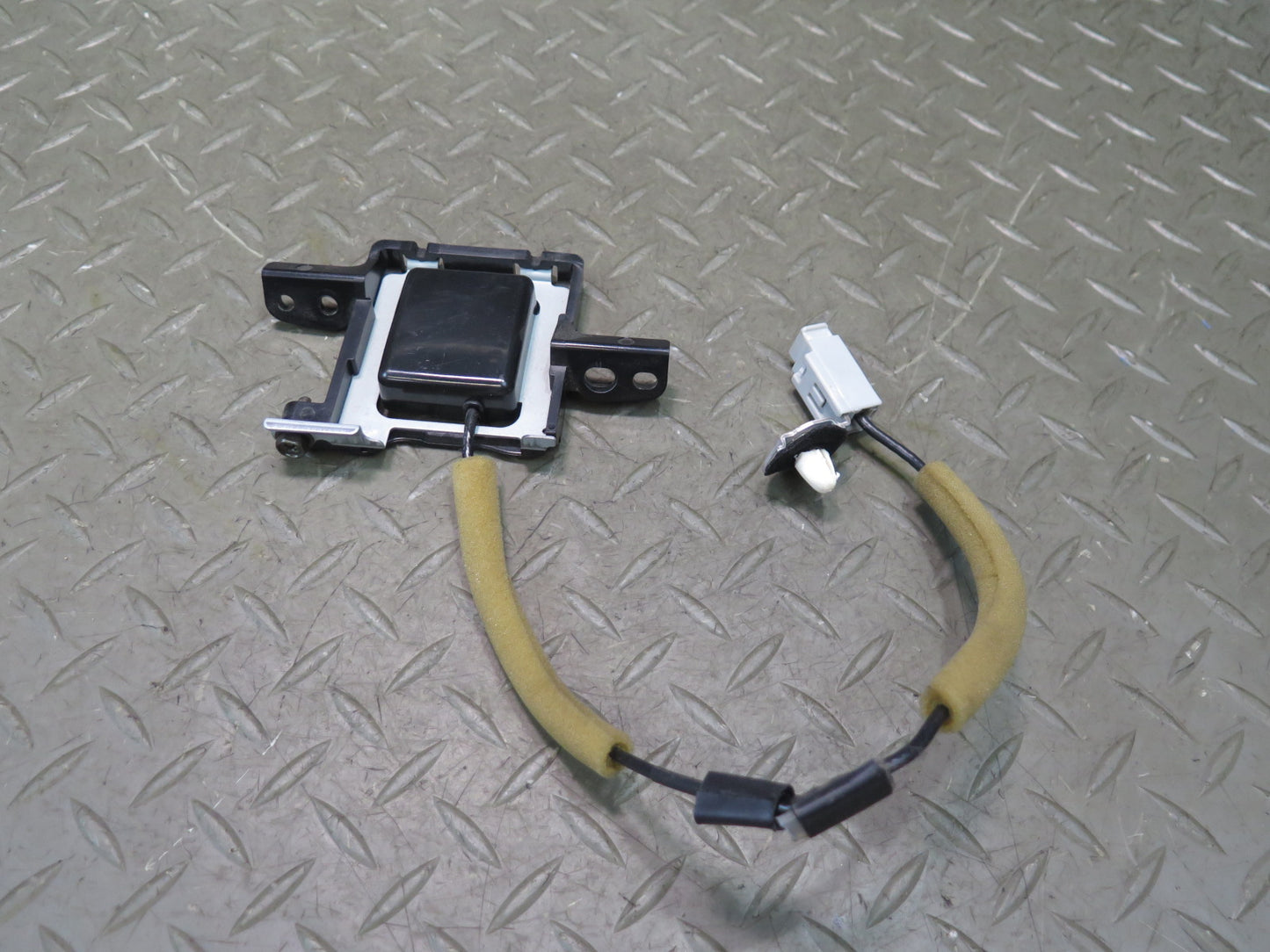 01-03 Lexus UCF30L LS430 Navigation GPS Antenna Module OEM