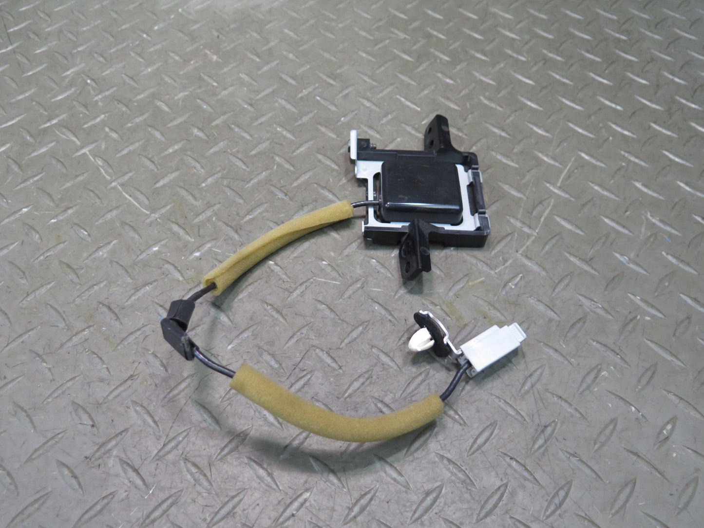 01-03 Lexus UCF30L LS430 Navigation GPS Antenna Module OEM