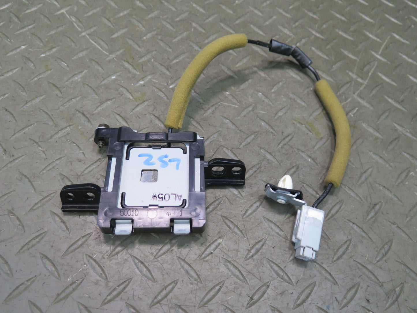 01-03 Lexus UCF30L LS430 Navigation GPS Antenna Module OEM