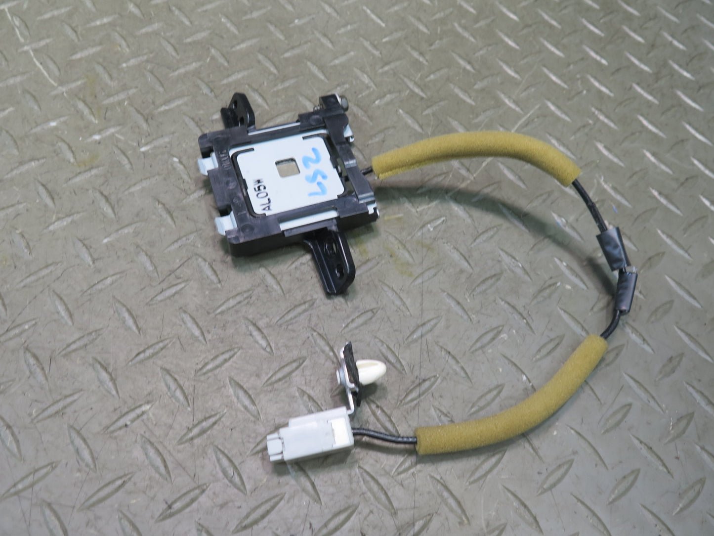 01-03 Lexus UCF30L LS430 Navigation GPS Antenna Module OEM
