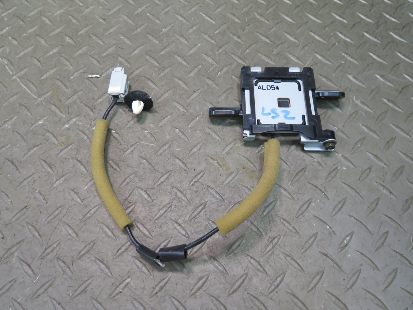 01-03 Lexus UCF30L LS430 Navigation GPS Antenna Module OEM
