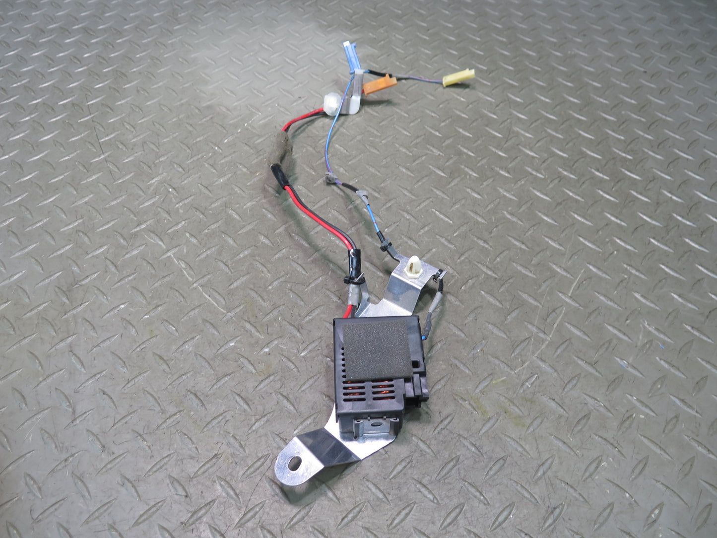 01-06 Lexus UCF30L LS430 Rear Windshield Defrost Defogger Control Module OEM