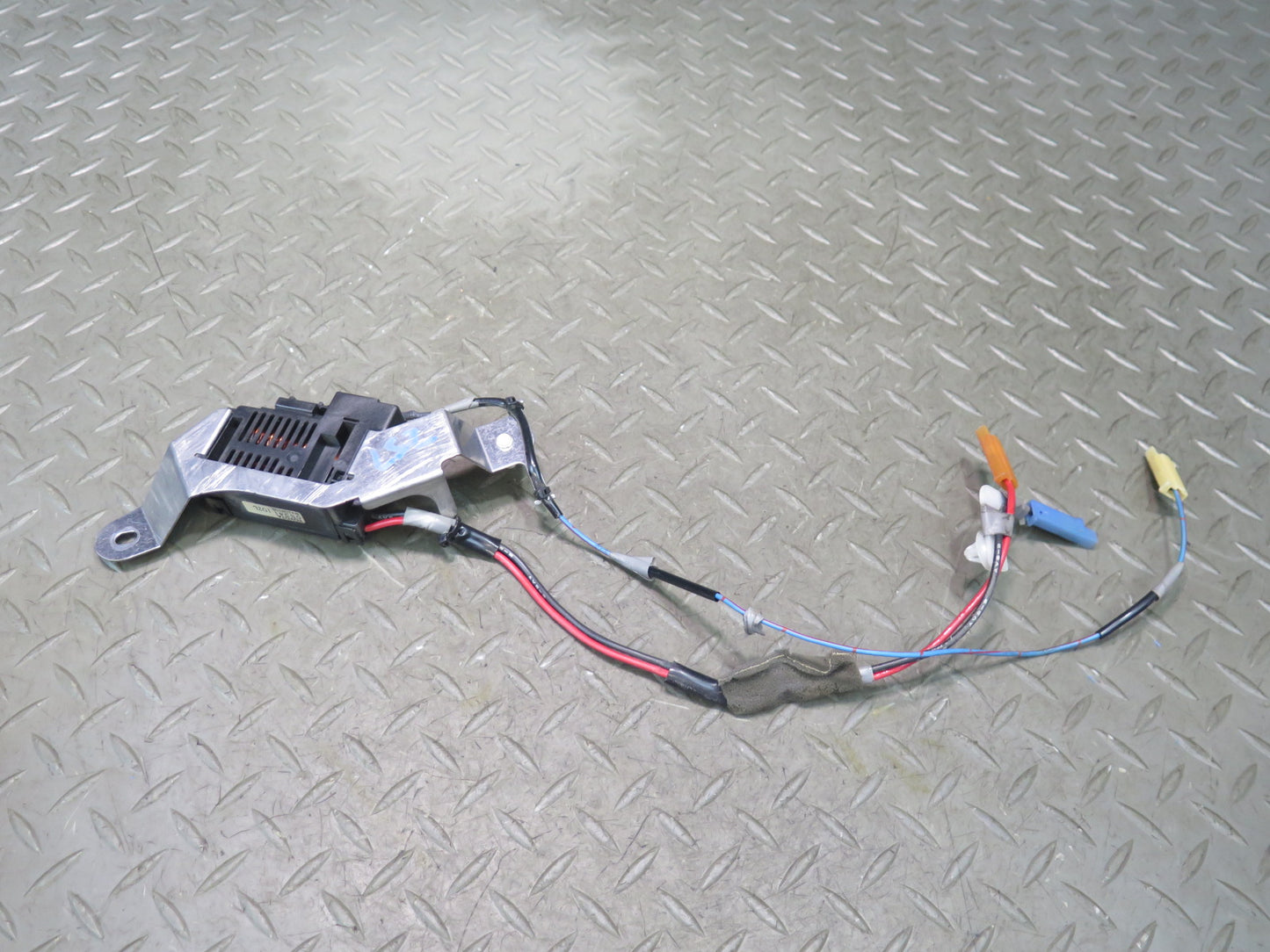 01-06 Lexus UCF30L LS430 Rear Windshield Defrost Defogger Control Module OEM
