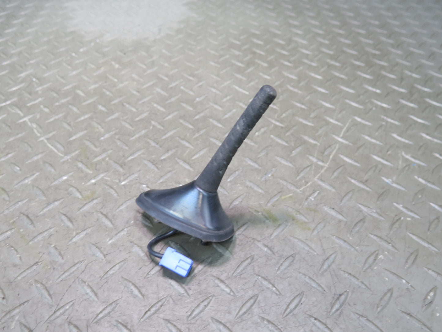 01-06 Lexus UCF30L LS430 Rear Roof Antenna OEM