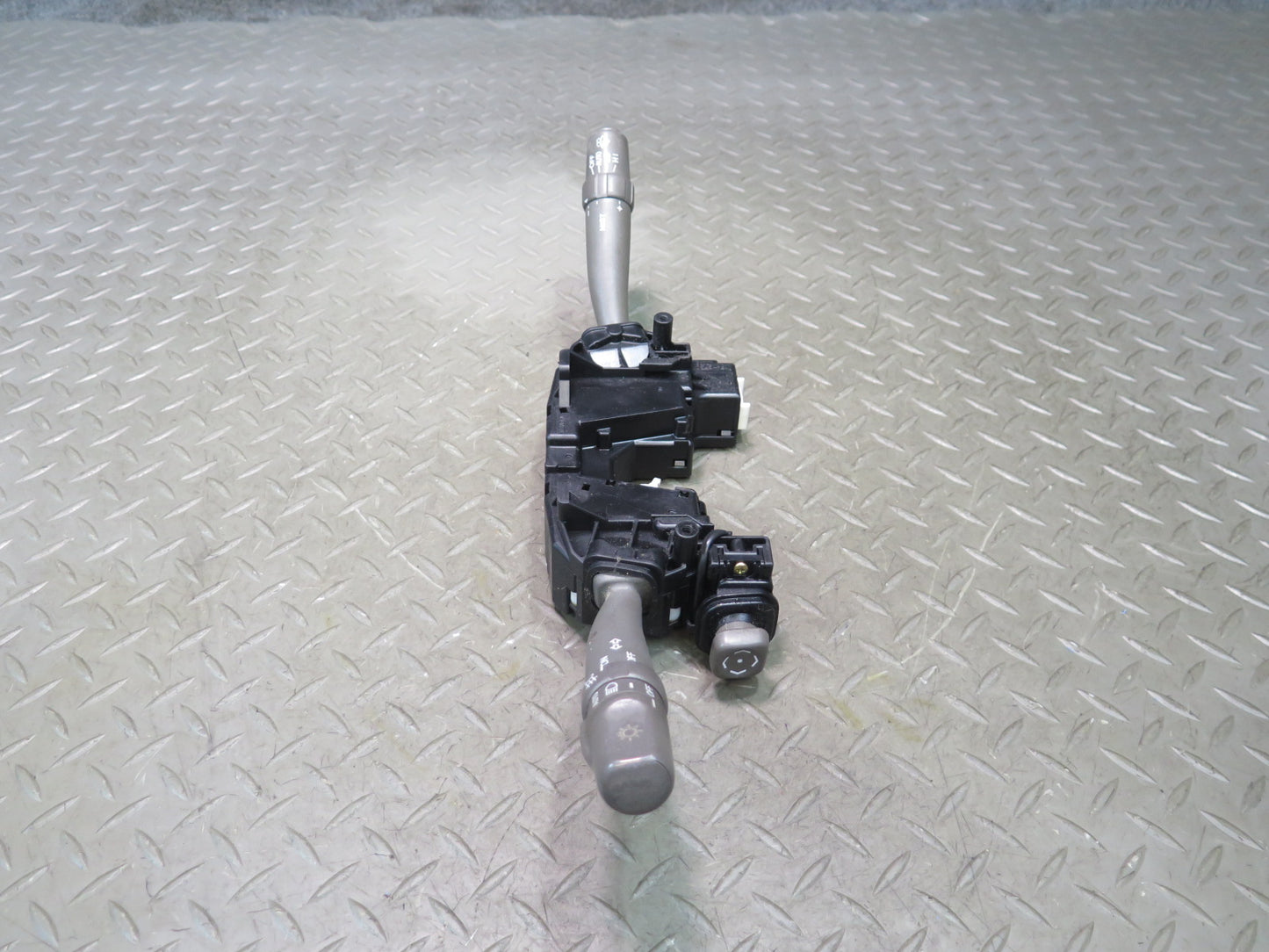 01-03 Lexus UCF30L LS430 Steering Column Turn Signal Headlight Wiper Switch OEM