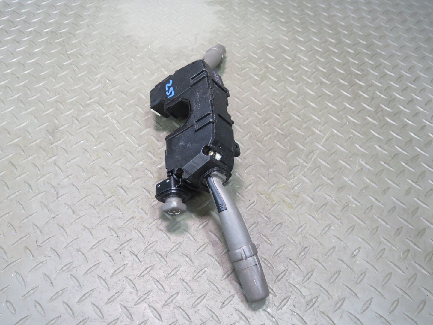 01-03 Lexus UCF30L LS430 Steering Column Turn Signal Headlight Wiper Switch OEM
