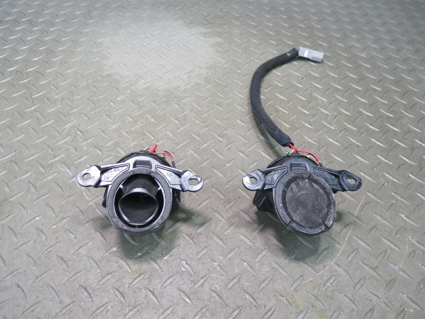 01-06 Lexus UCF30L LS430 Mark Levinson Left & Right Door Tweeter Speaker Set OEM