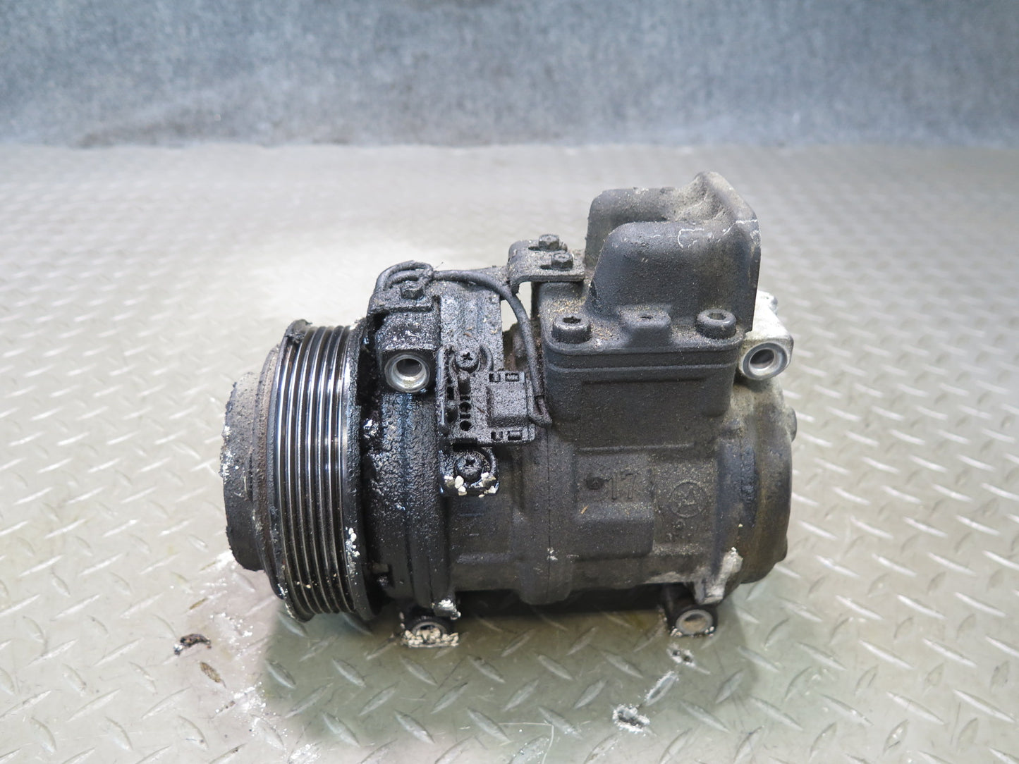 96-98 Mercedes R129 Sl-class A/C Air Condition Compressor 0002342011 OEM