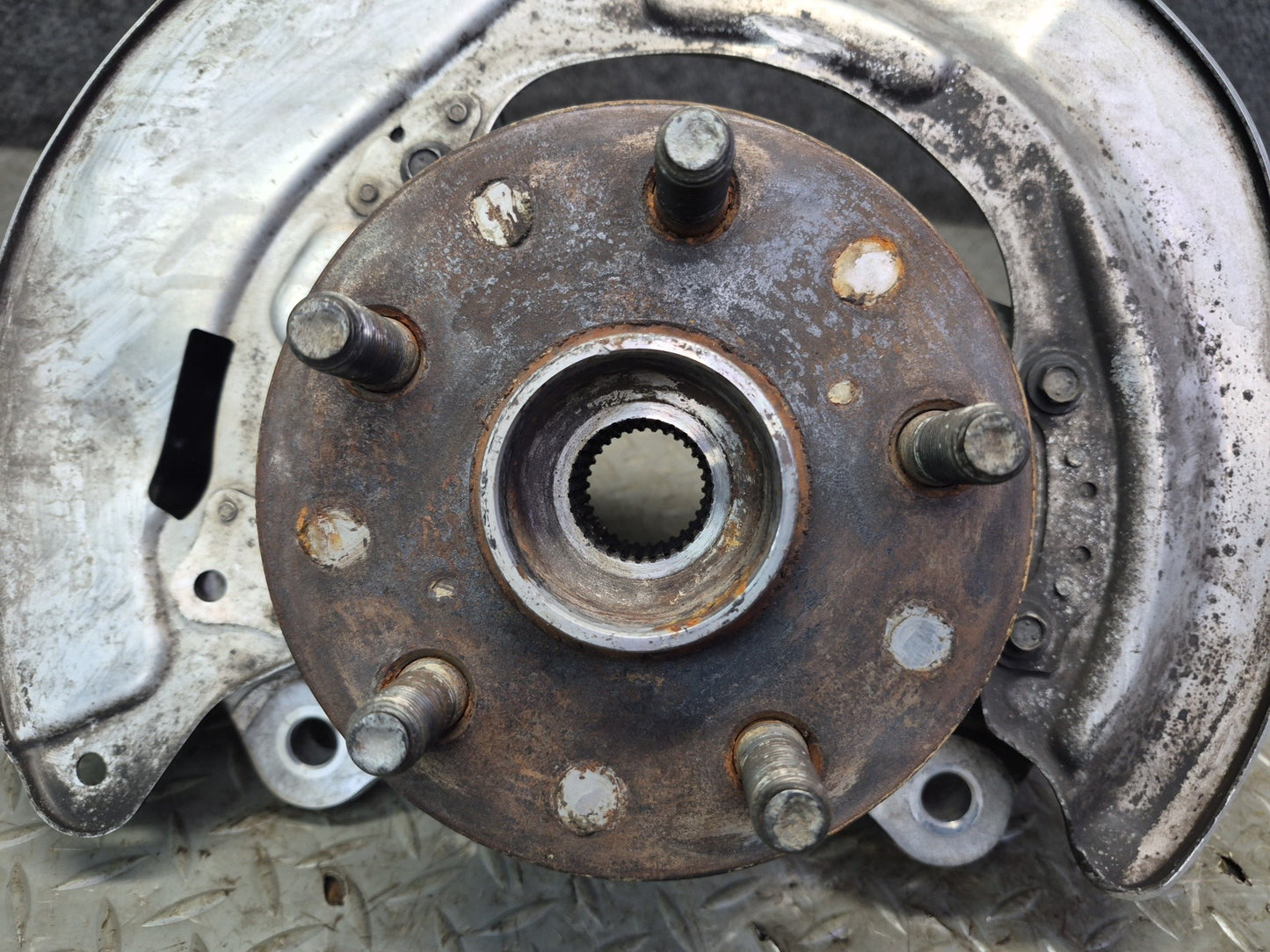 07-17 Lexus UVF46L LS600h LS460 AWD Front Left Spindle Knuckle Wheel Hub Bearing