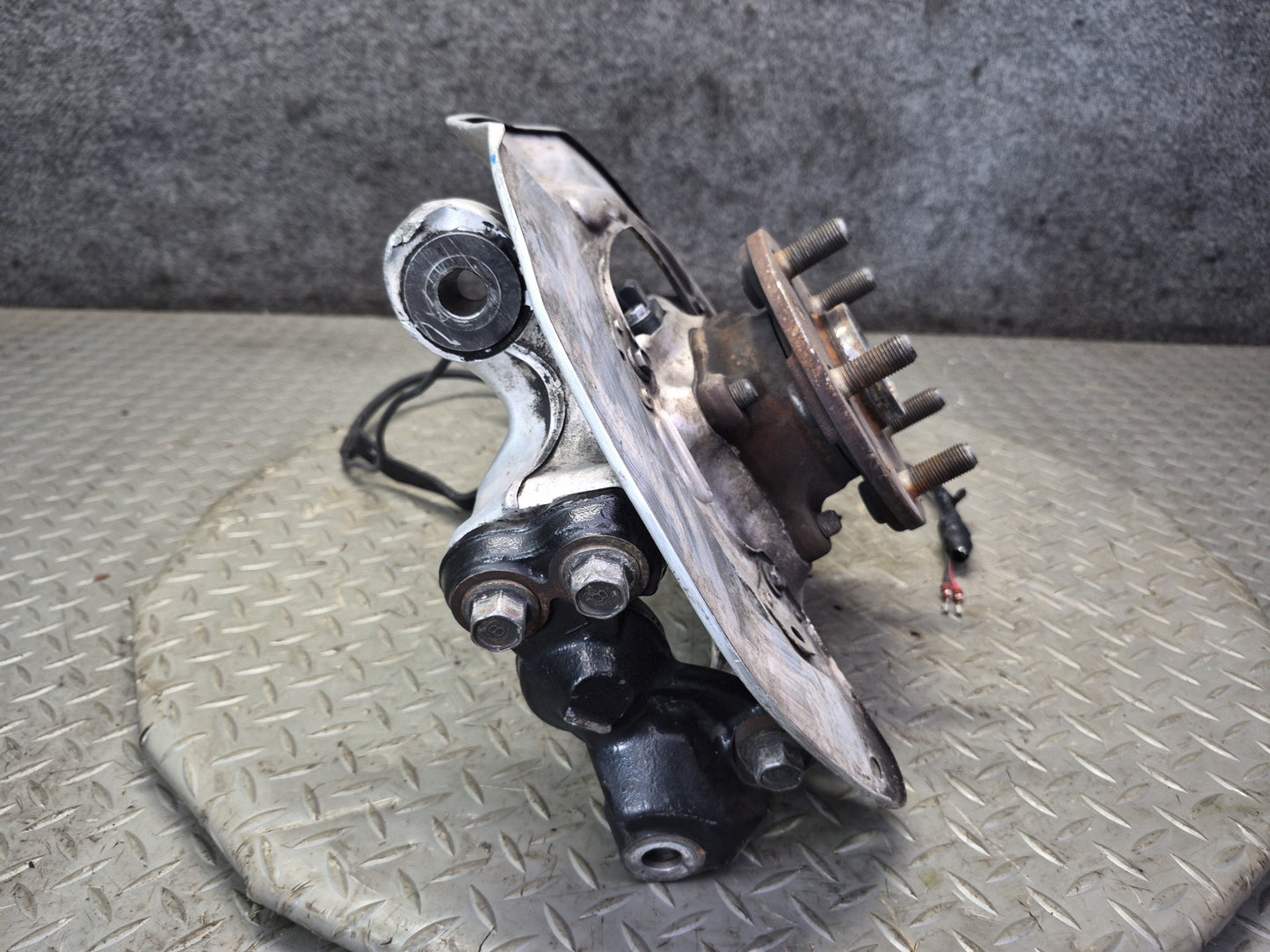 07-17 Lexus UVF46L LS600h LS460 AWD Front Left Spindle Knuckle Wheel Hub Bearing