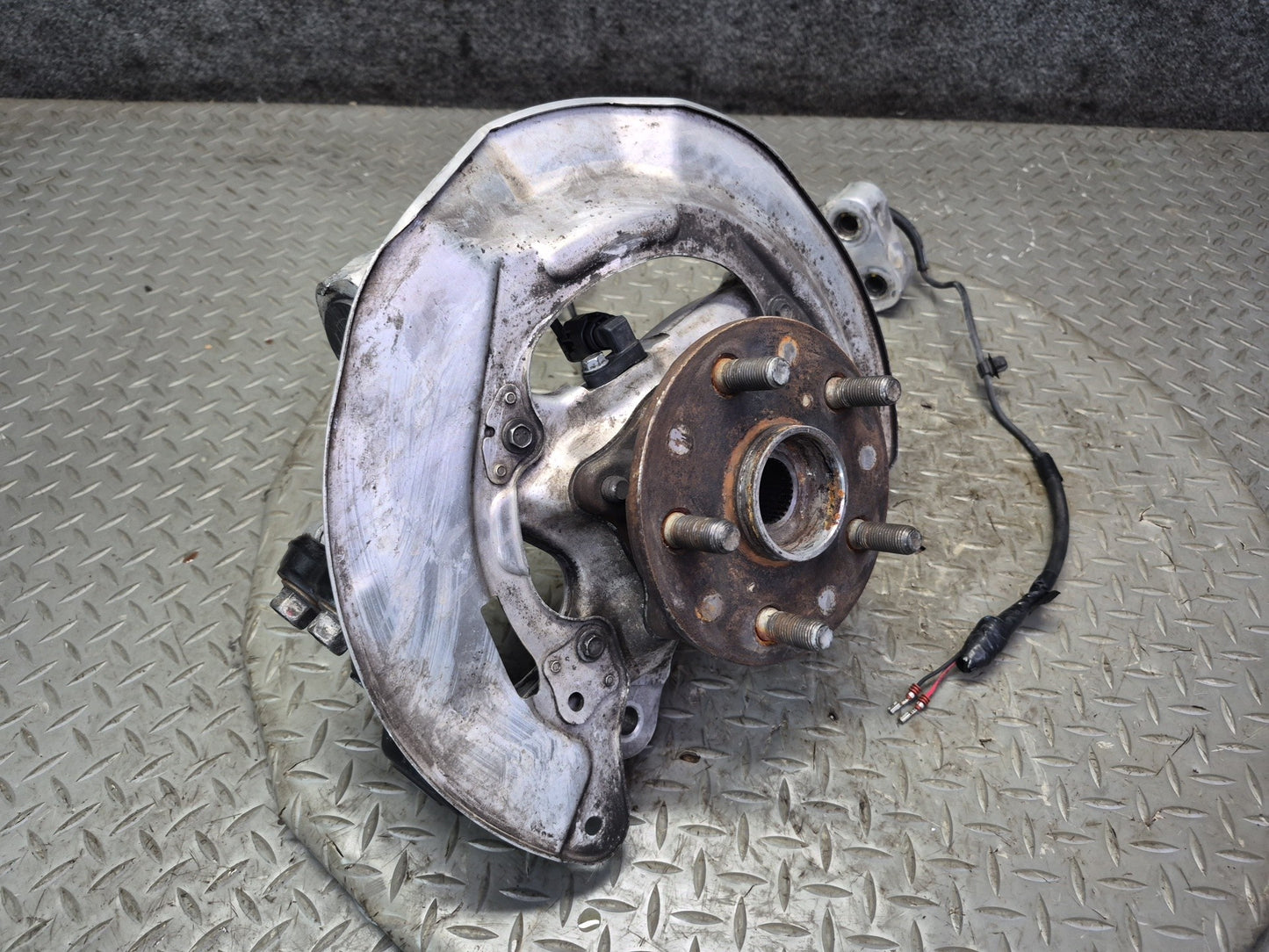 07-17 Lexus UVF46L LS600h LS460 AWD Front Left Spindle Knuckle Wheel Hub Bearing